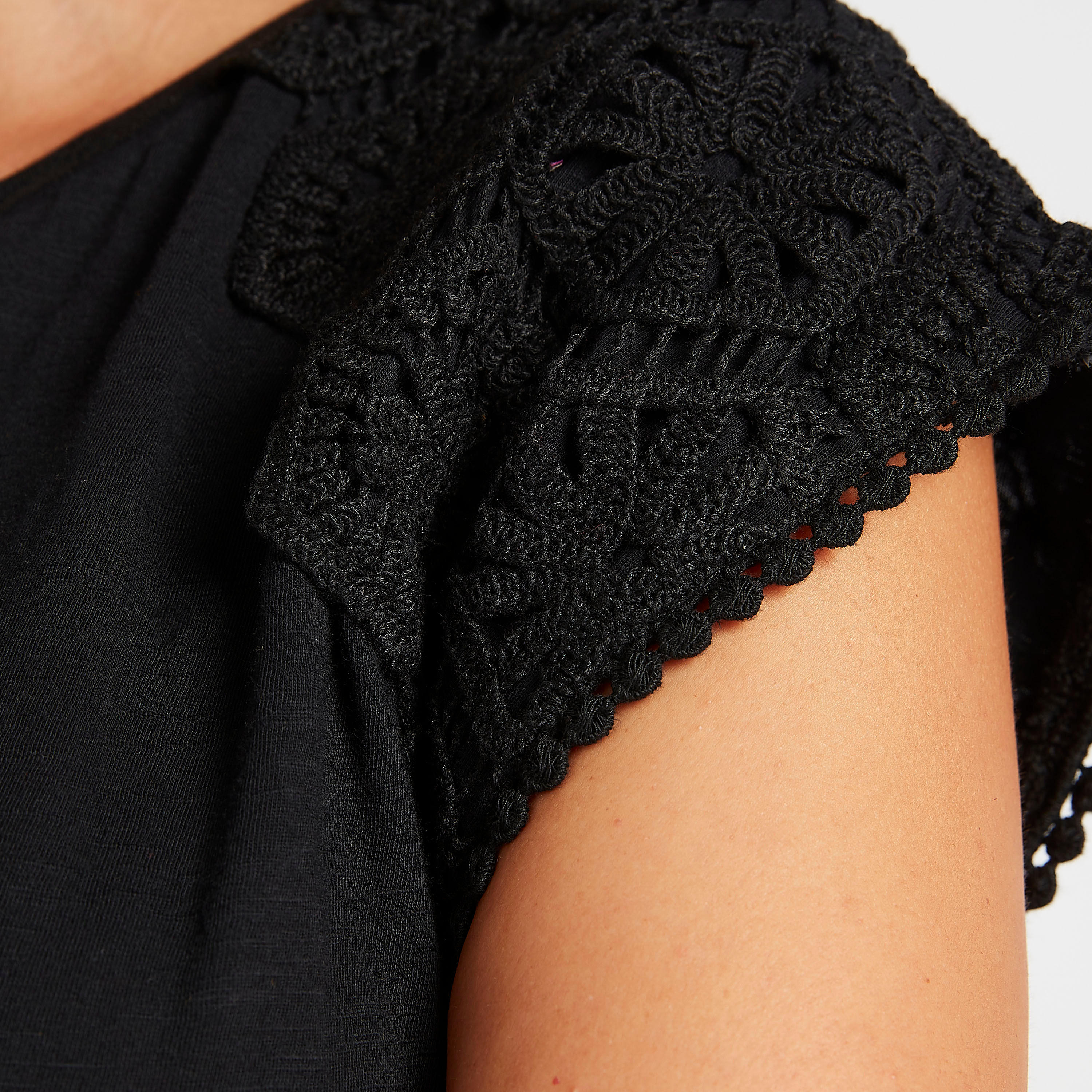 بلوزة مطرّزة بأكمام كاب وياقة مستديرة-women-clothing-shirtsandblouses-blouses-image-1