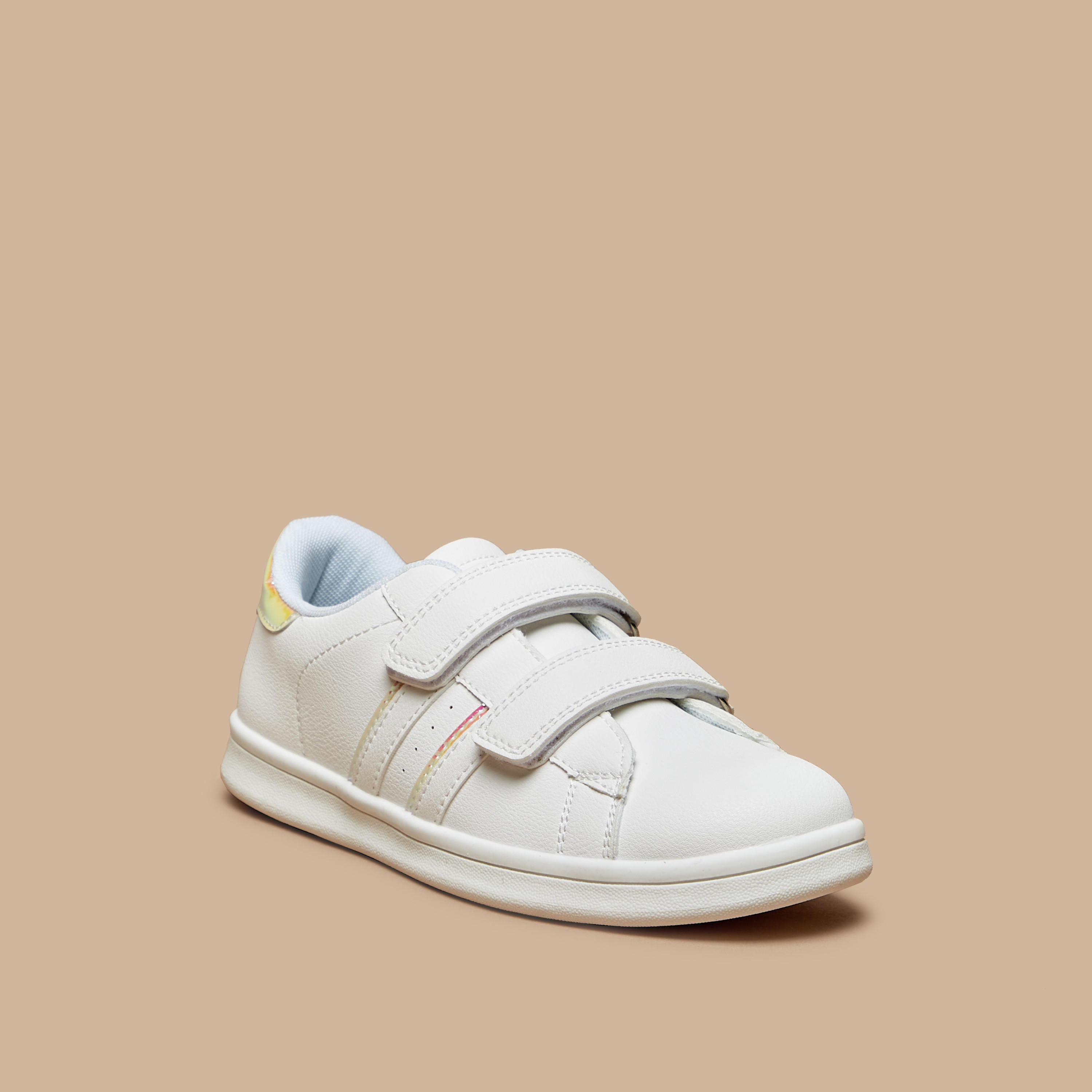 حذاء سنيكرز بارز الملمس بشريط إغلاق لاصق من ليتل ميسي-girls-shoes-sneakers-image-1