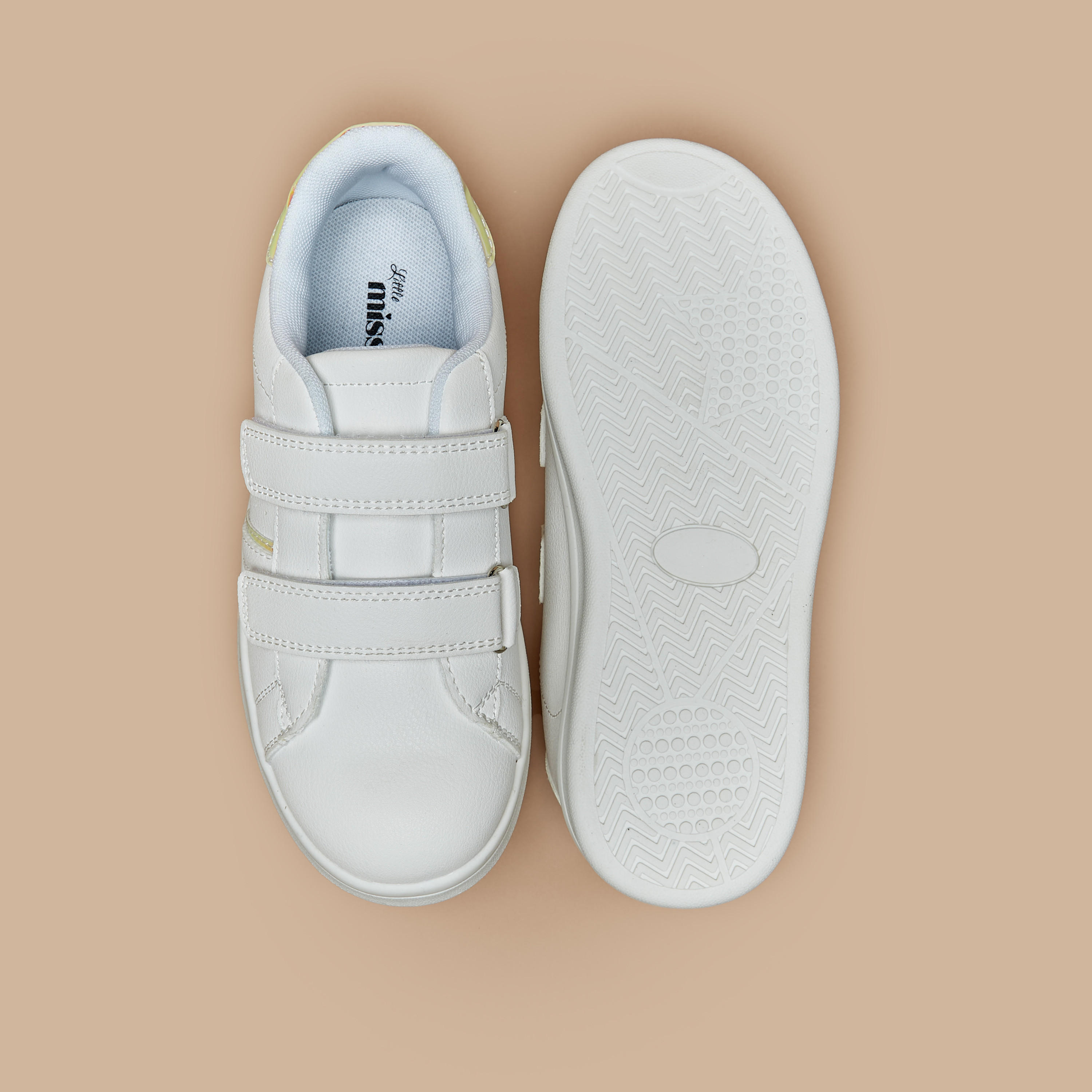 حذاء سنيكرز بارز الملمس بشريط إغلاق لاصق من ليتل ميسي-girls-shoes-sneakers-image-4