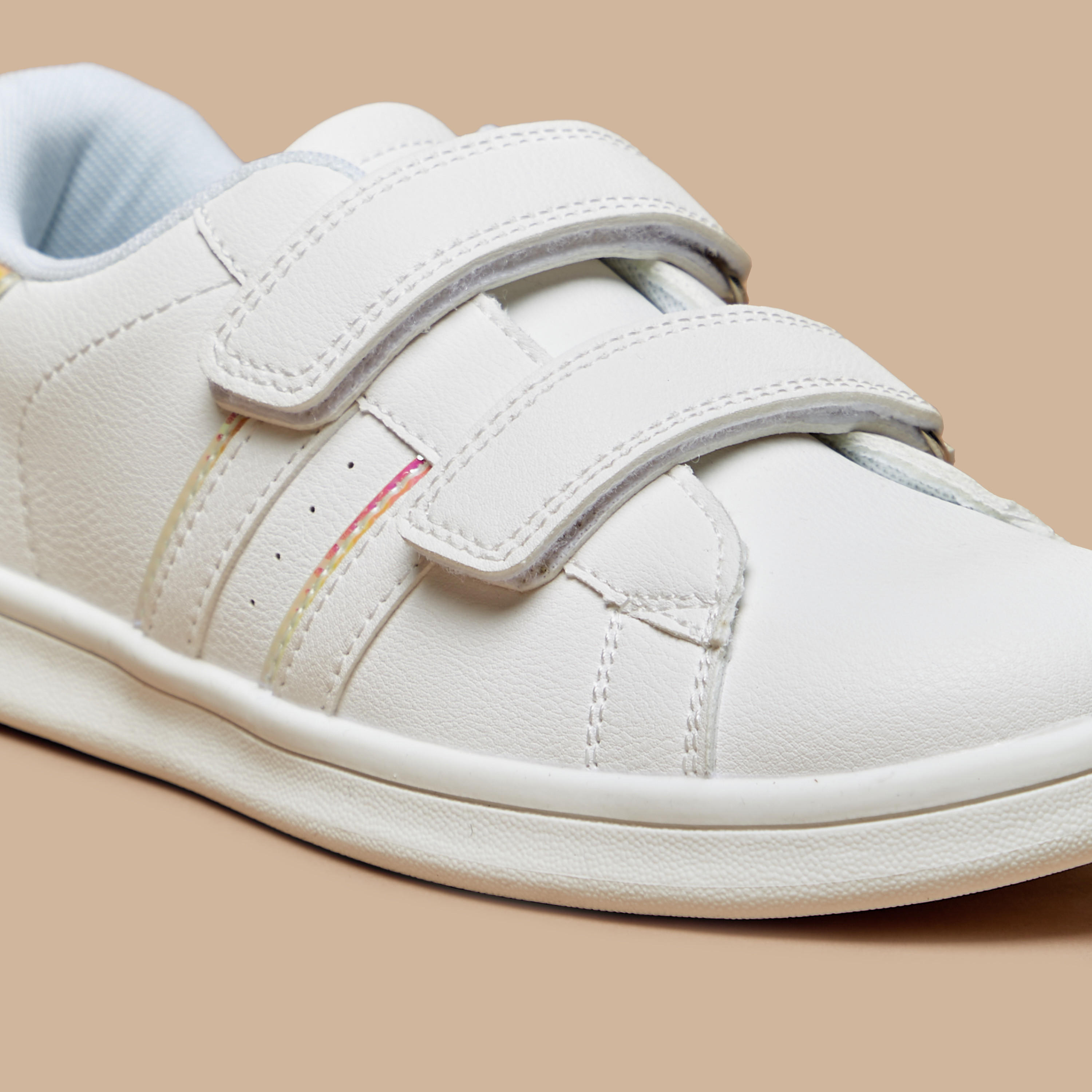 حذاء سنيكرز بارز الملمس بشريط إغلاق لاصق من ليتل ميسي-girls-shoes-sneakers-image-5