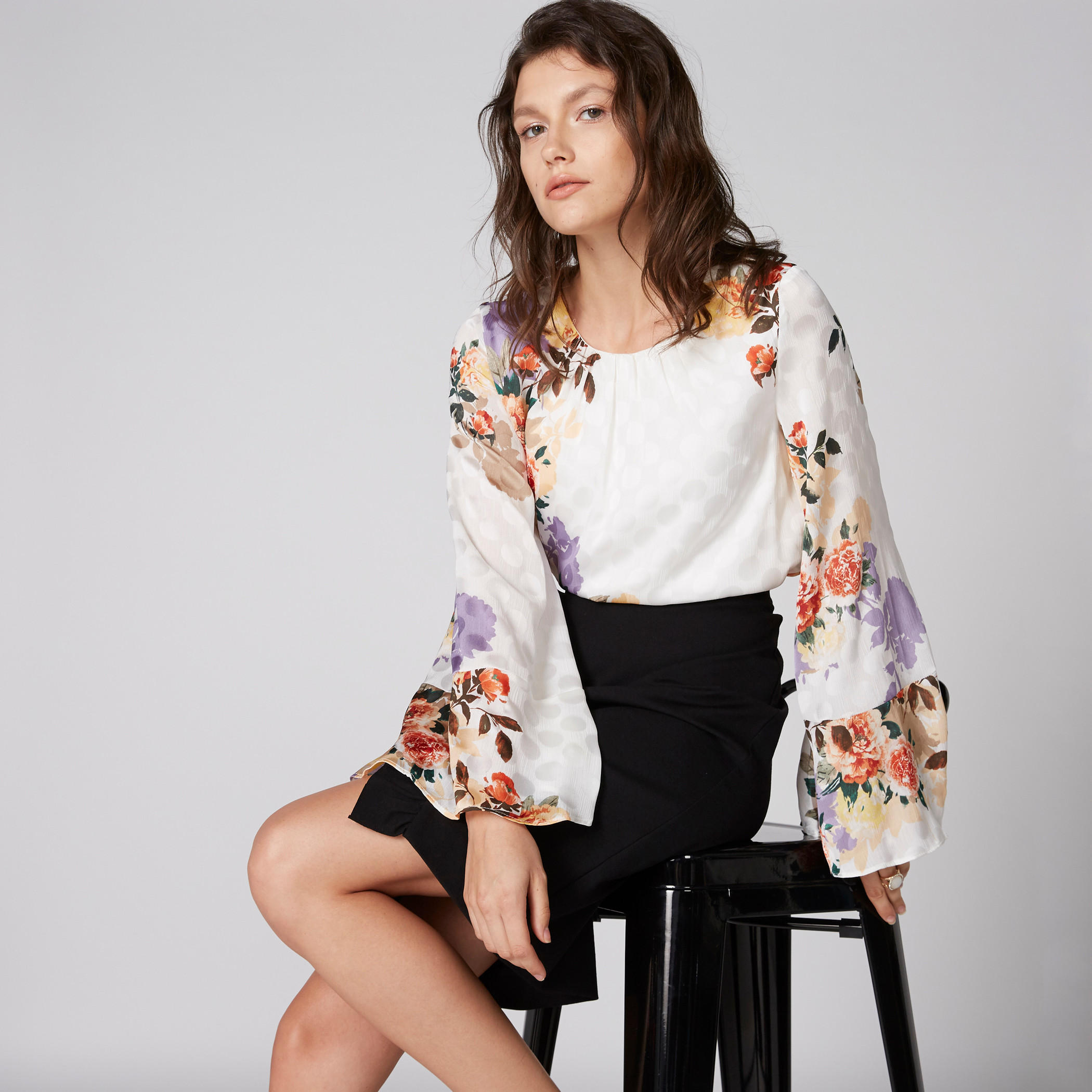 بلوزة بياقة مستديرة وأكمام واسعة وطبعات أزهار-women-clothing-shirtsandblouses-blouses-image-1