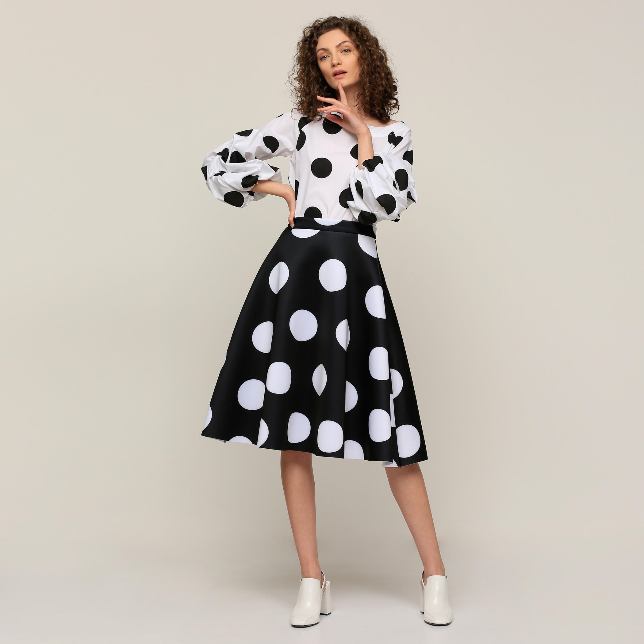 بلوزة منقّطة بياقة قارب وأكمام طويلة وطبعات-women-clothing-shirtsandblouses-blouses-image-5