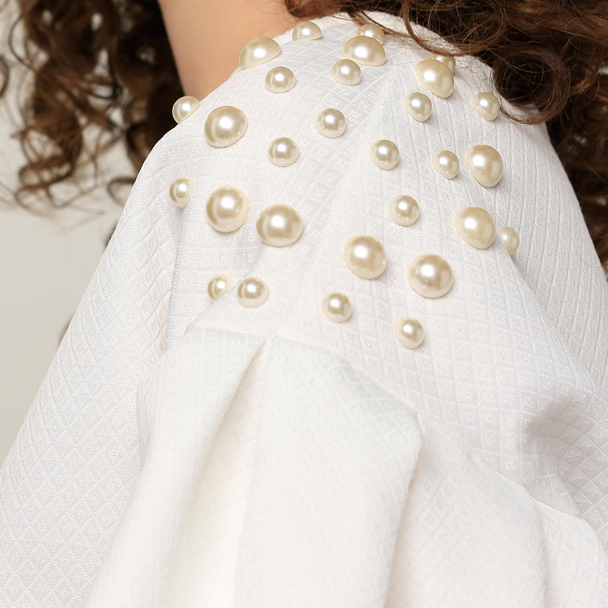 بلوزة مزيّن بأكمام بطول 3/4 وياقة مستديرة-women-clothing-shirtsandblouses-blouses-image-4