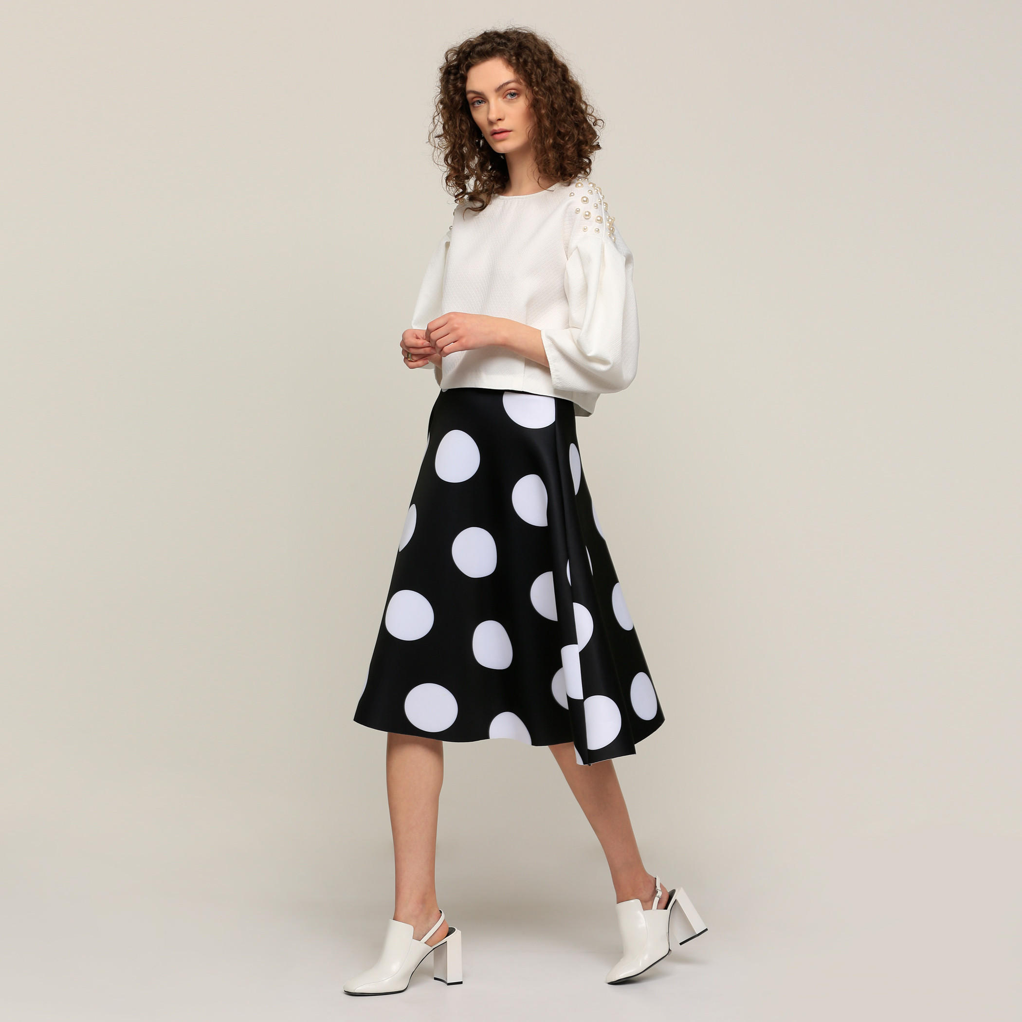 بلوزة مزيّن بأكمام بطول 3/4 وياقة مستديرة-women-clothing-shirtsandblouses-blouses-image-5
