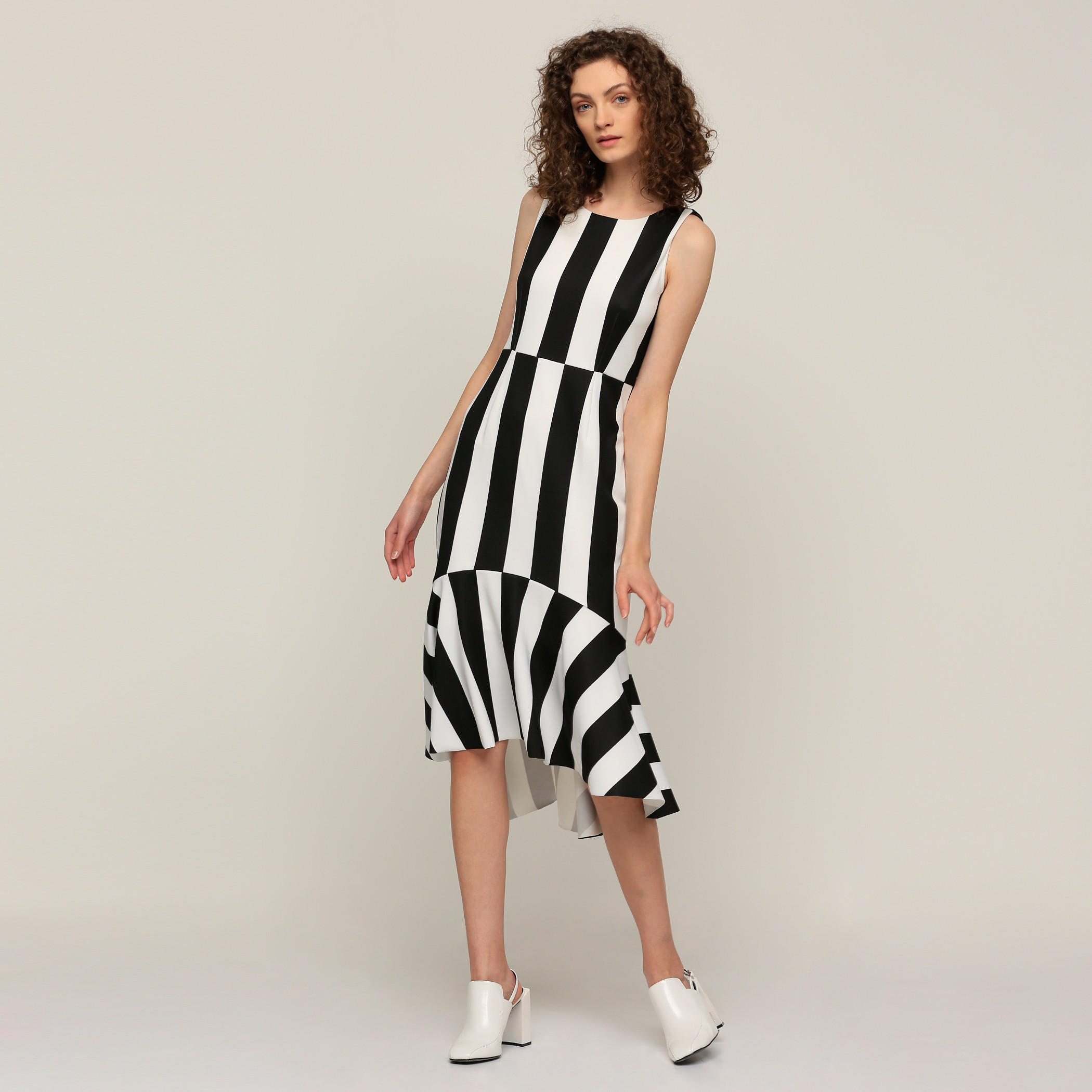 فستان متوسط الطول بتصميم مقلّم وياقة مستديرة مع حوّاف غير مستوية-women-clothing-dresses-image-5