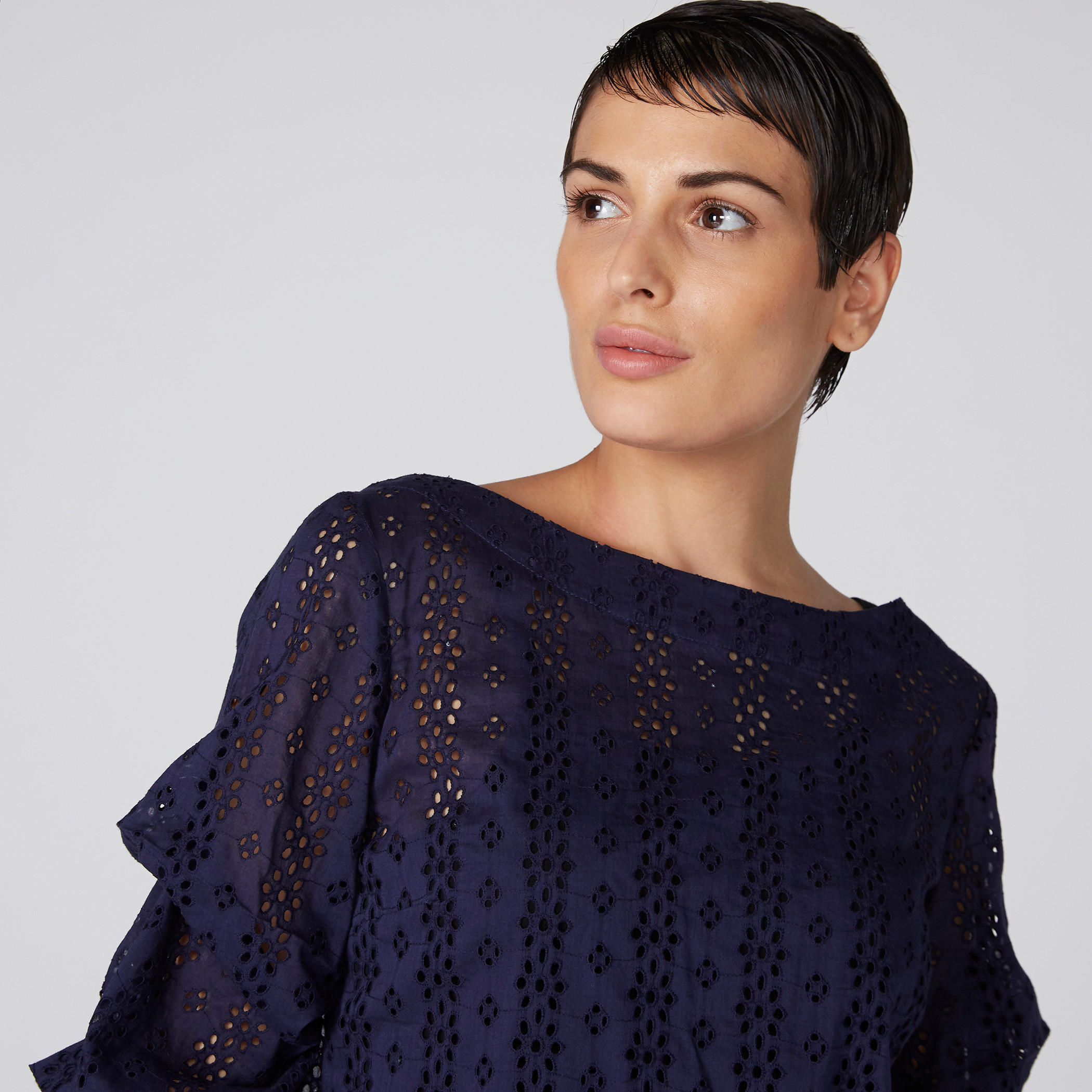 بلوزة بياقة قارب وتفاصيل شيفلي-women-clothing-shirtsandblouses-blouses-image-1