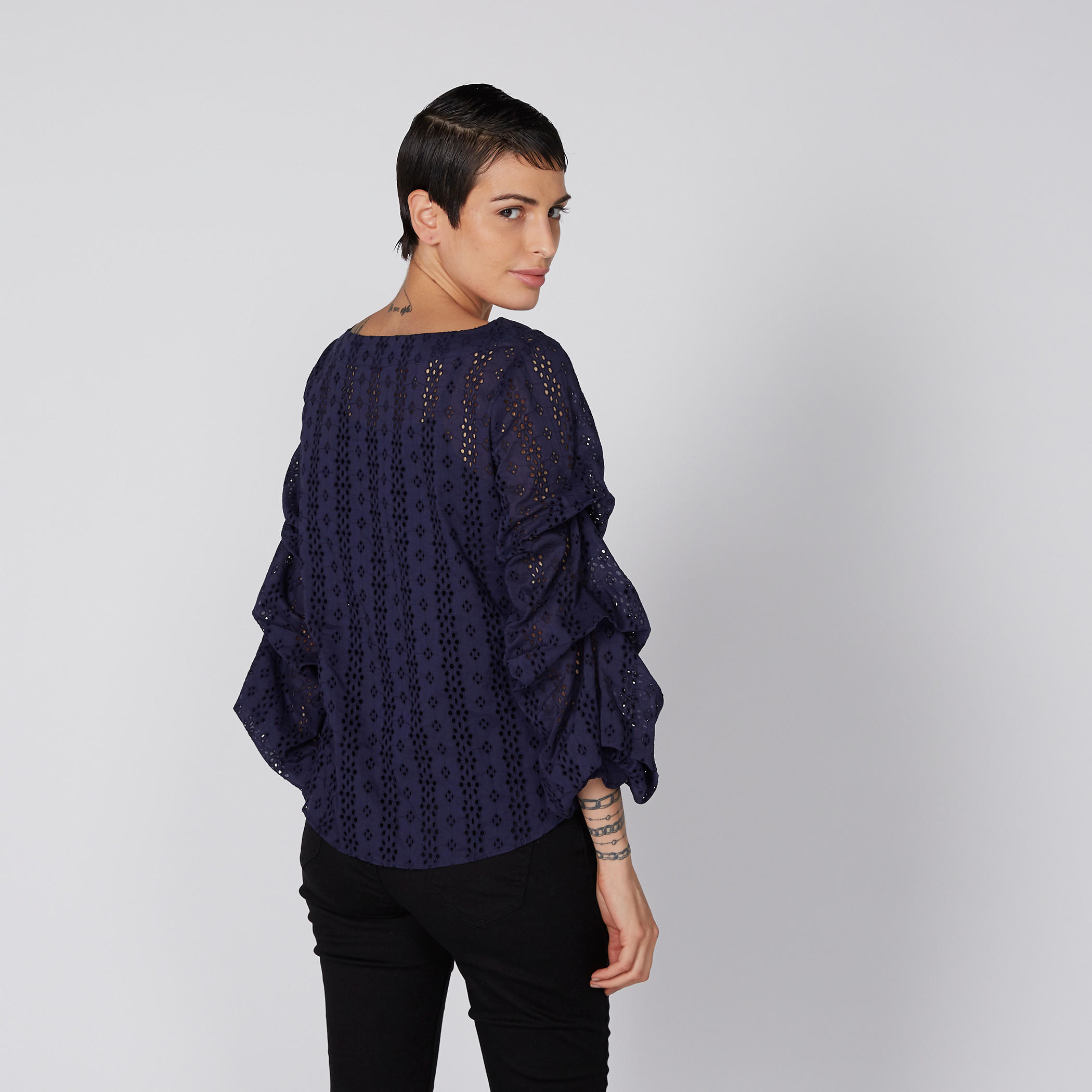 بلوزة بياقة قارب وتفاصيل شيفلي-women-clothing-shirtsandblouses-blouses-image-4
