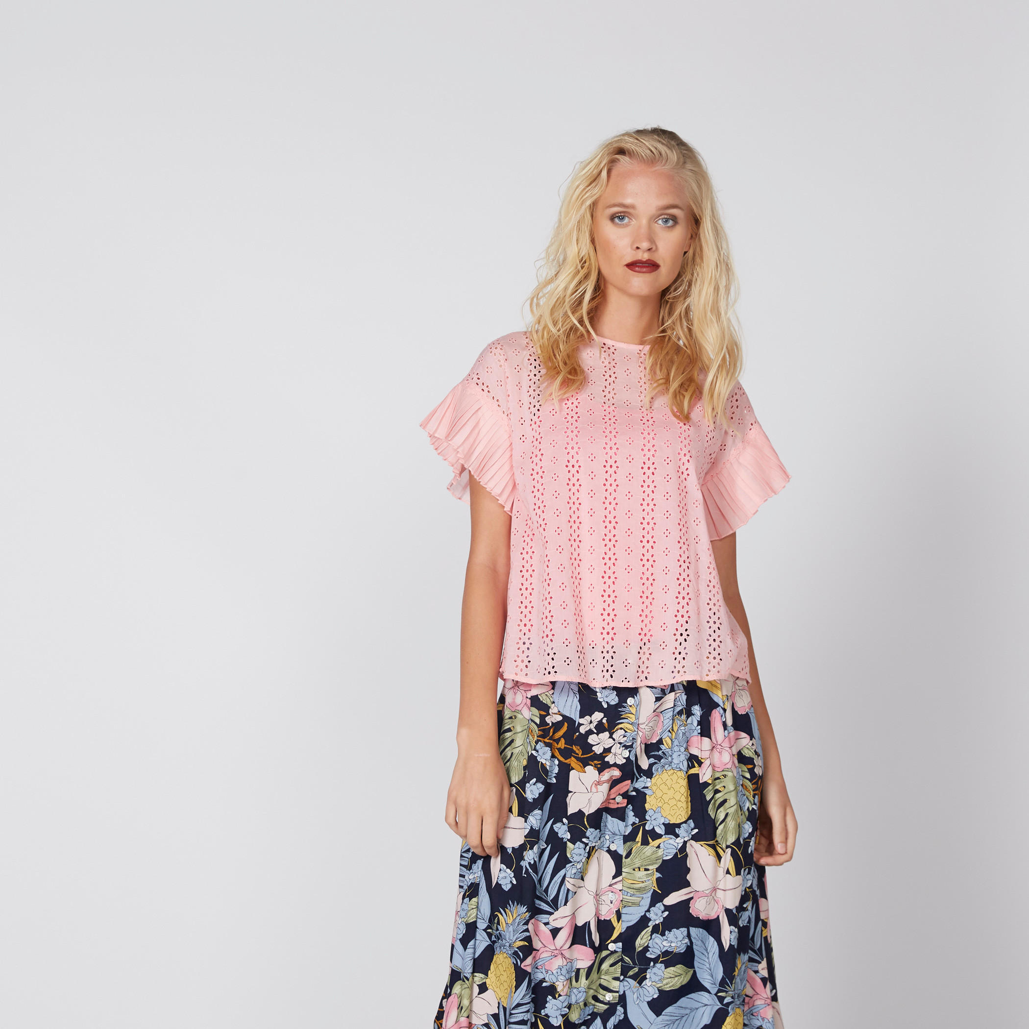 بلوزة بتفاصيل شيفلي وياقة مستديرة-women-clothing-shirtsandblouses-blouses-image-1