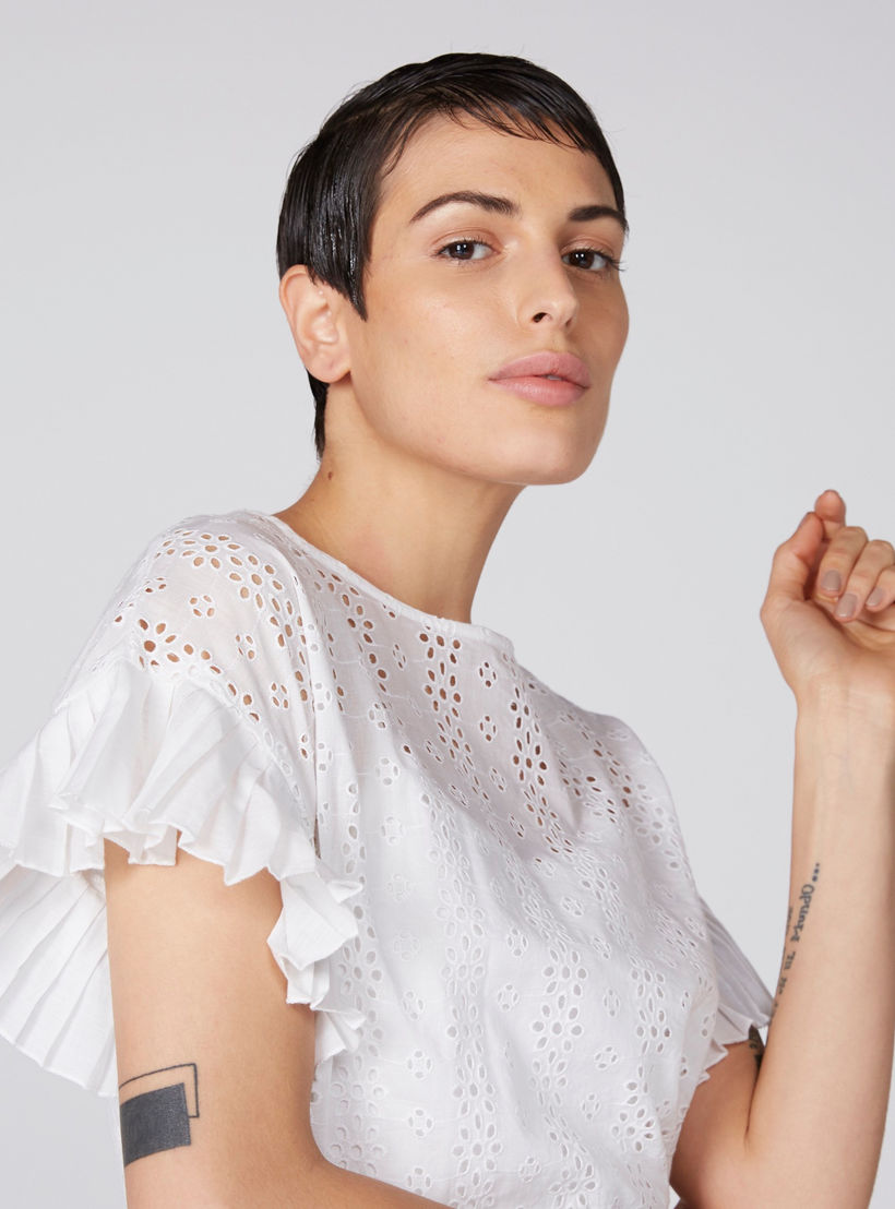 بلوزة بتفاصيل شيفلي وأكمام كشكش وسحّاب إغلاق-women-clothing-shirtsandblouses-blouses-image-1
