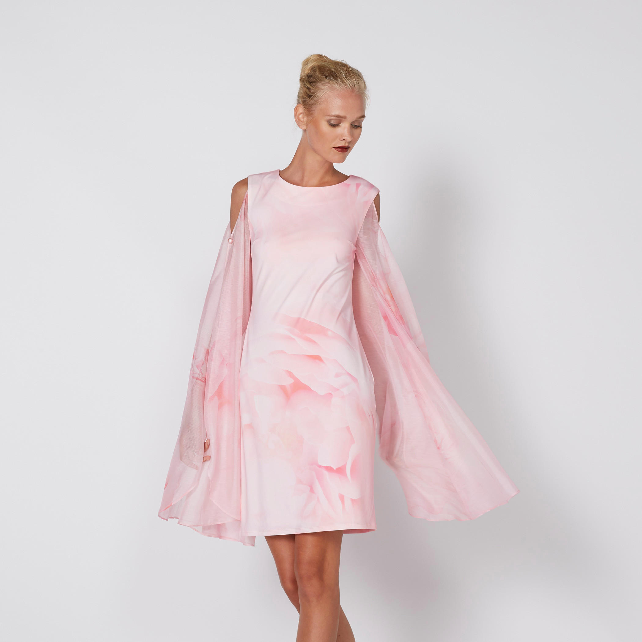 بلوزة بياقة مستديرة وأكمام واسعة وطبعات-women-clothing-dresses-image-3