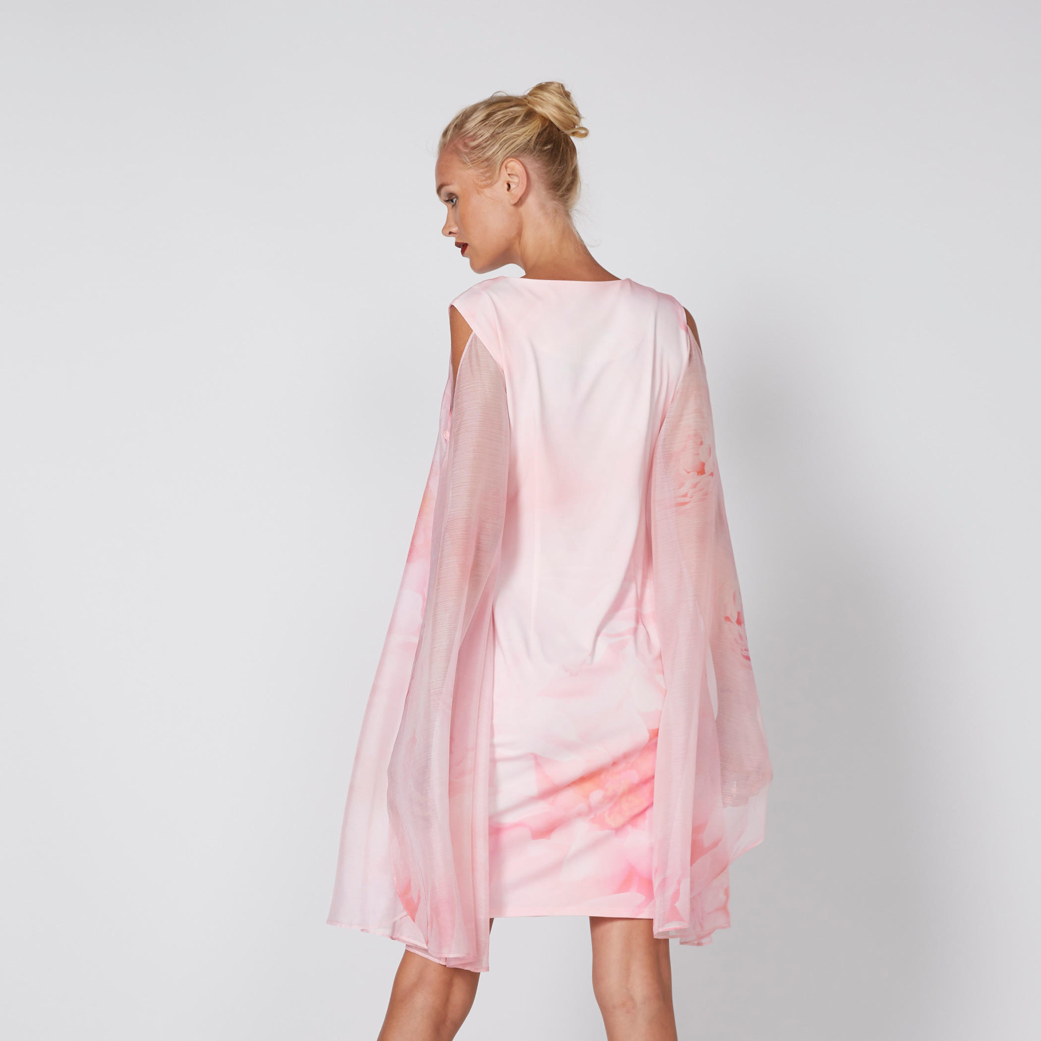 بلوزة بياقة مستديرة وأكمام واسعة وطبعات-women-clothing-dresses-image-5