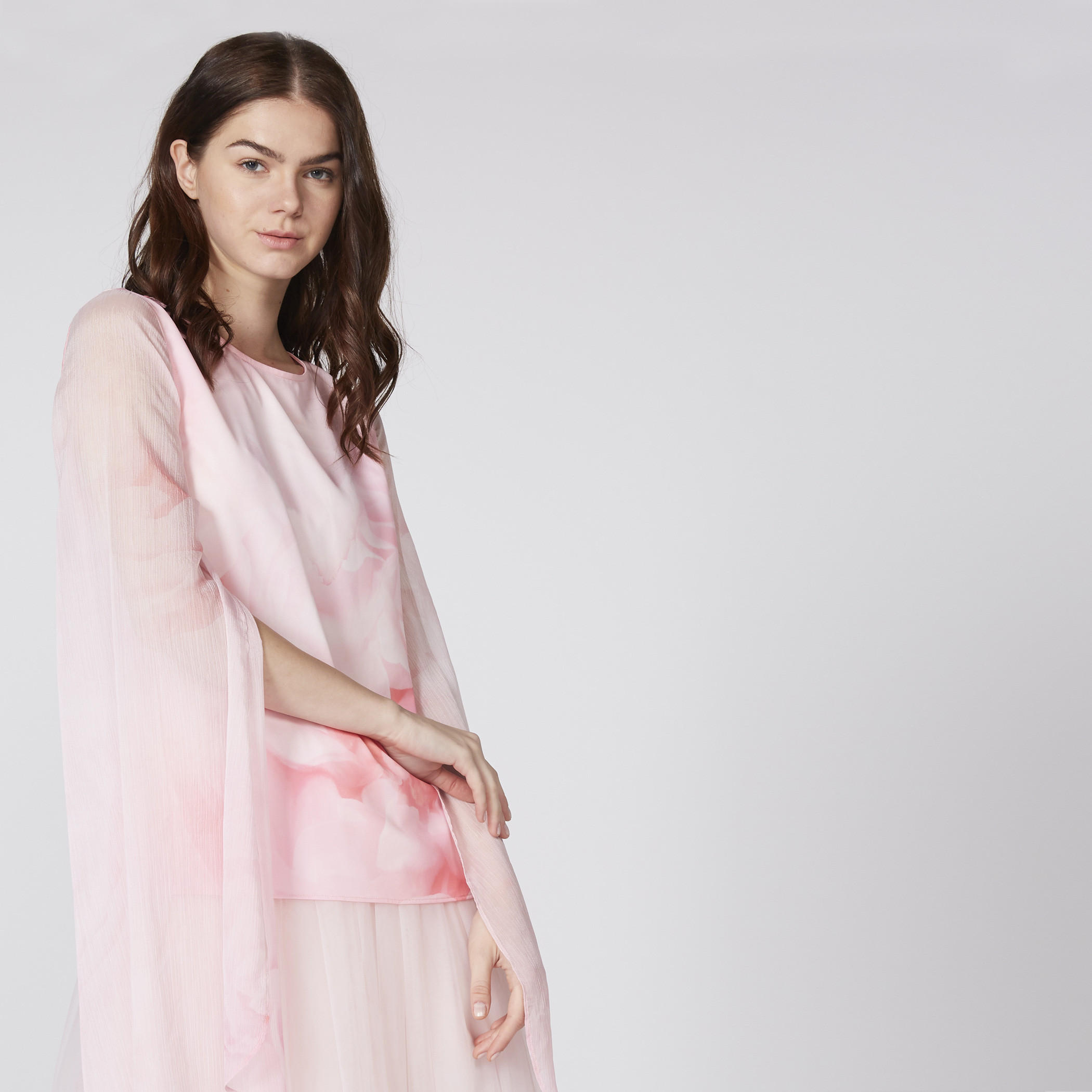بلوزة بياقة مستديرة وأكمام طويلة وطبعات-women-clothing-shirtsandblouses-blouses-image-1