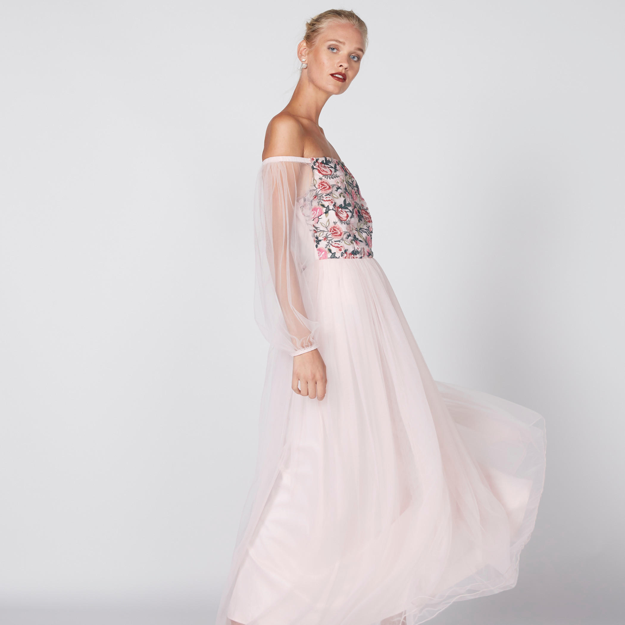 فستان طويل مطرّز ومكشوف الأكتاف بأكمام طويلة-women-clothing-dresses-image-1