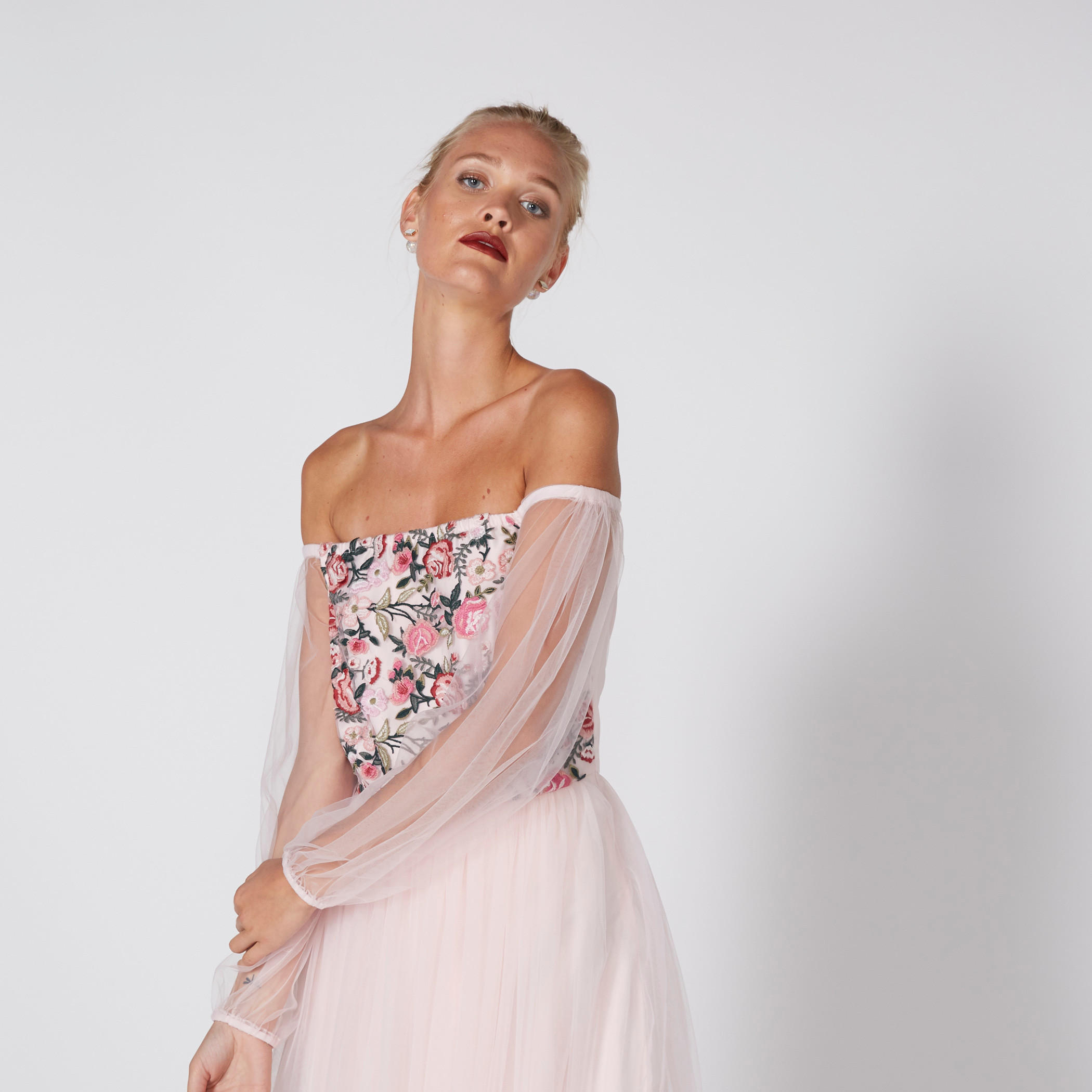 فستان طويل مطرّز ومكشوف الأكتاف بأكمام طويلة-women-clothing-dresses-image-2