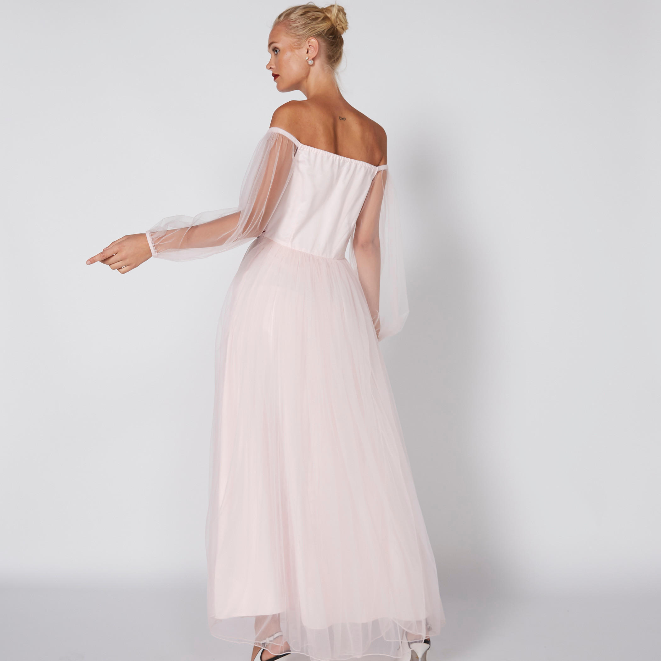 فستان طويل مطرّز ومكشوف الأكتاف بأكمام طويلة-women-clothing-dresses-image-4