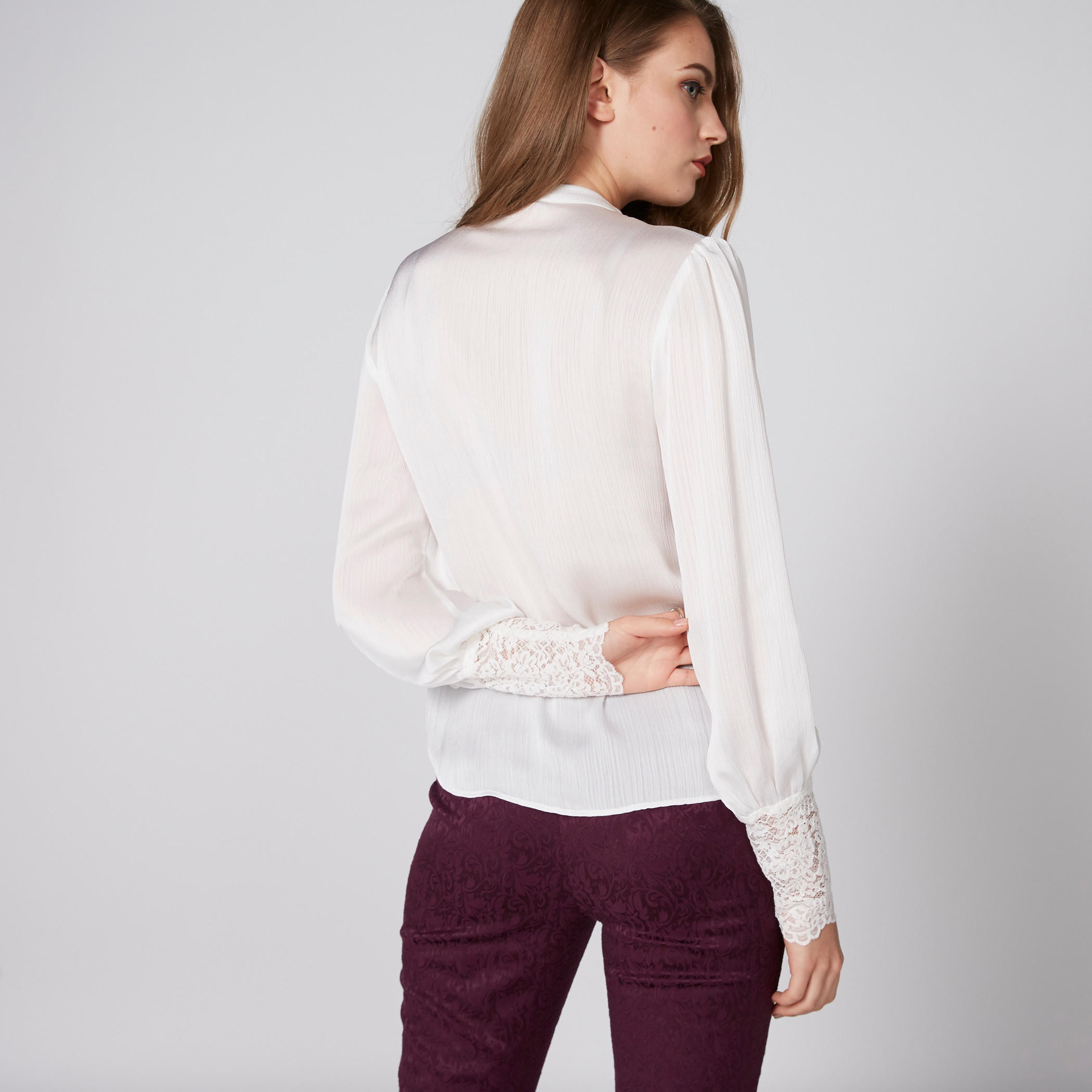 قميص بأكمام طويلة وتفاصيل دانتيل ولؤلؤ-women-clothing-shirtsandblouses-blouses-image-2
