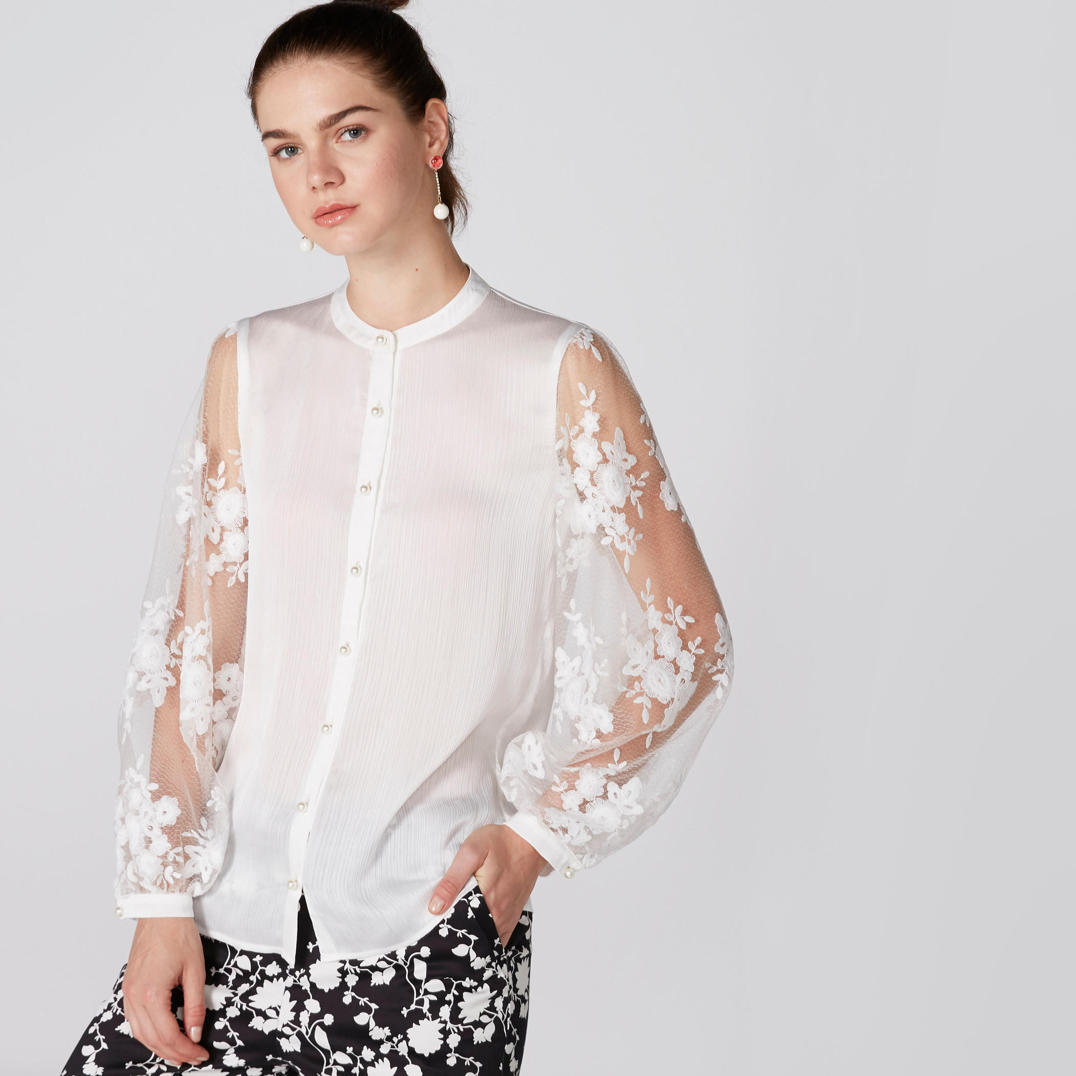 قميص بأكمام طويلة وتفاصيل دانتيل ولؤلؤ-women-clothing-shirtsandblouses-shirts-image-1