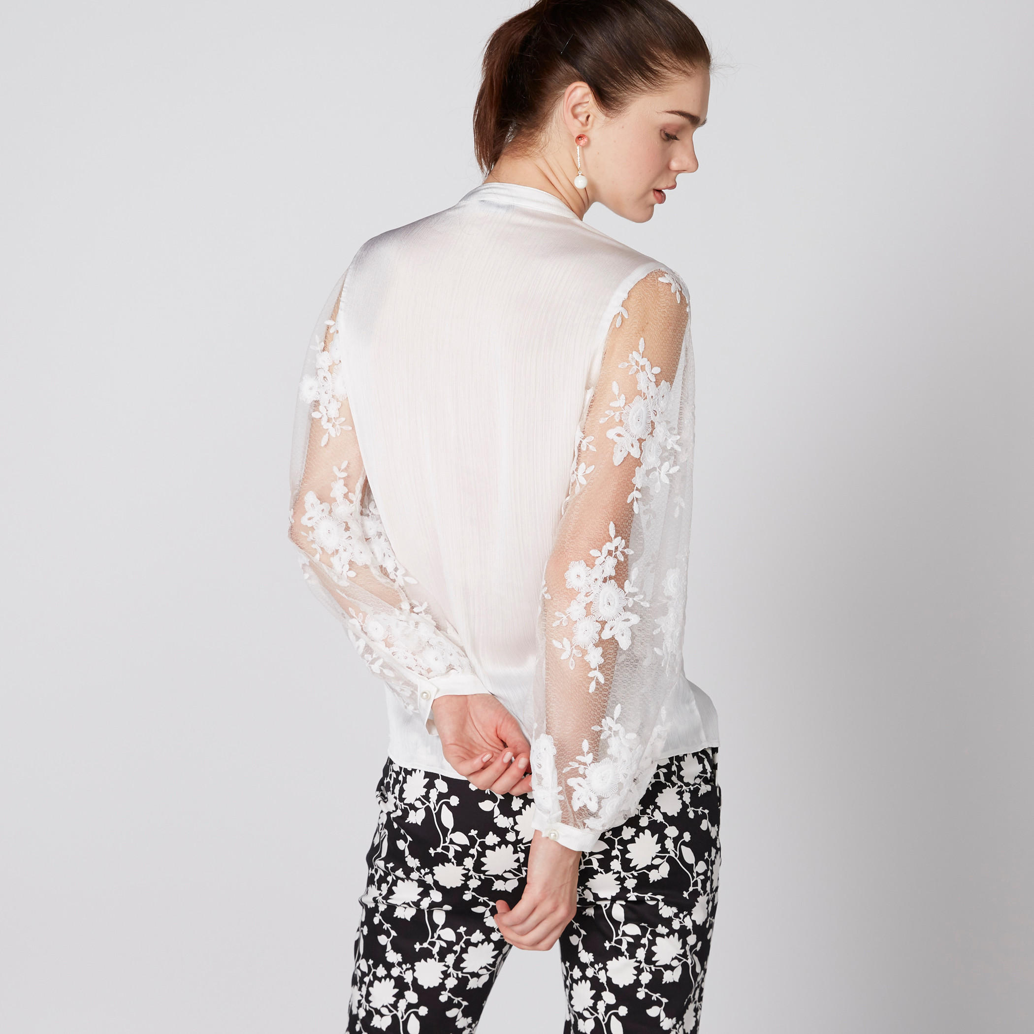 قميص بأكمام طويلة وتفاصيل دانتيل ولؤلؤ-women-clothing-shirtsandblouses-shirts-image-2