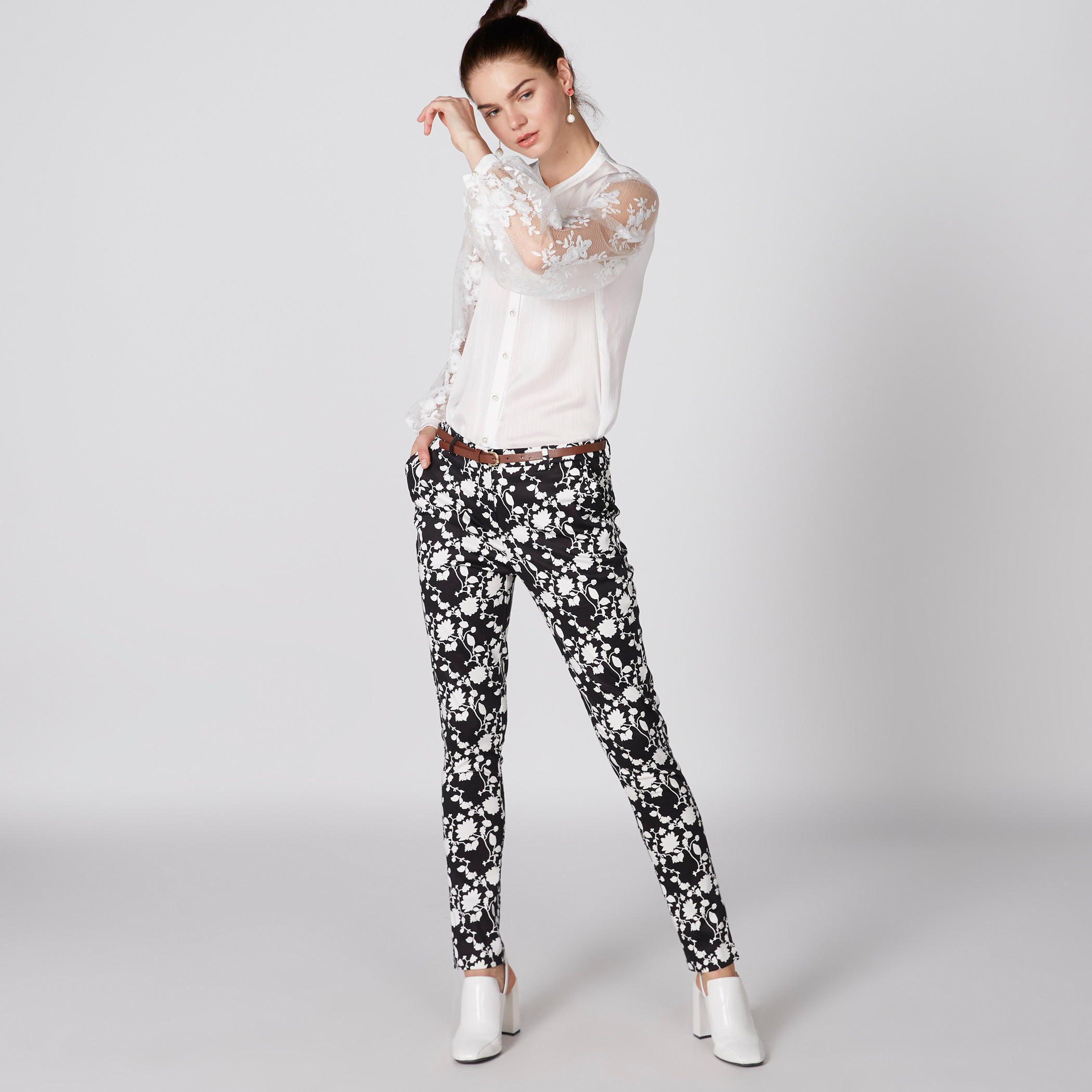 قميص بأكمام طويلة وتفاصيل دانتيل ولؤلؤ-women-clothing-shirtsandblouses-shirts-image-3