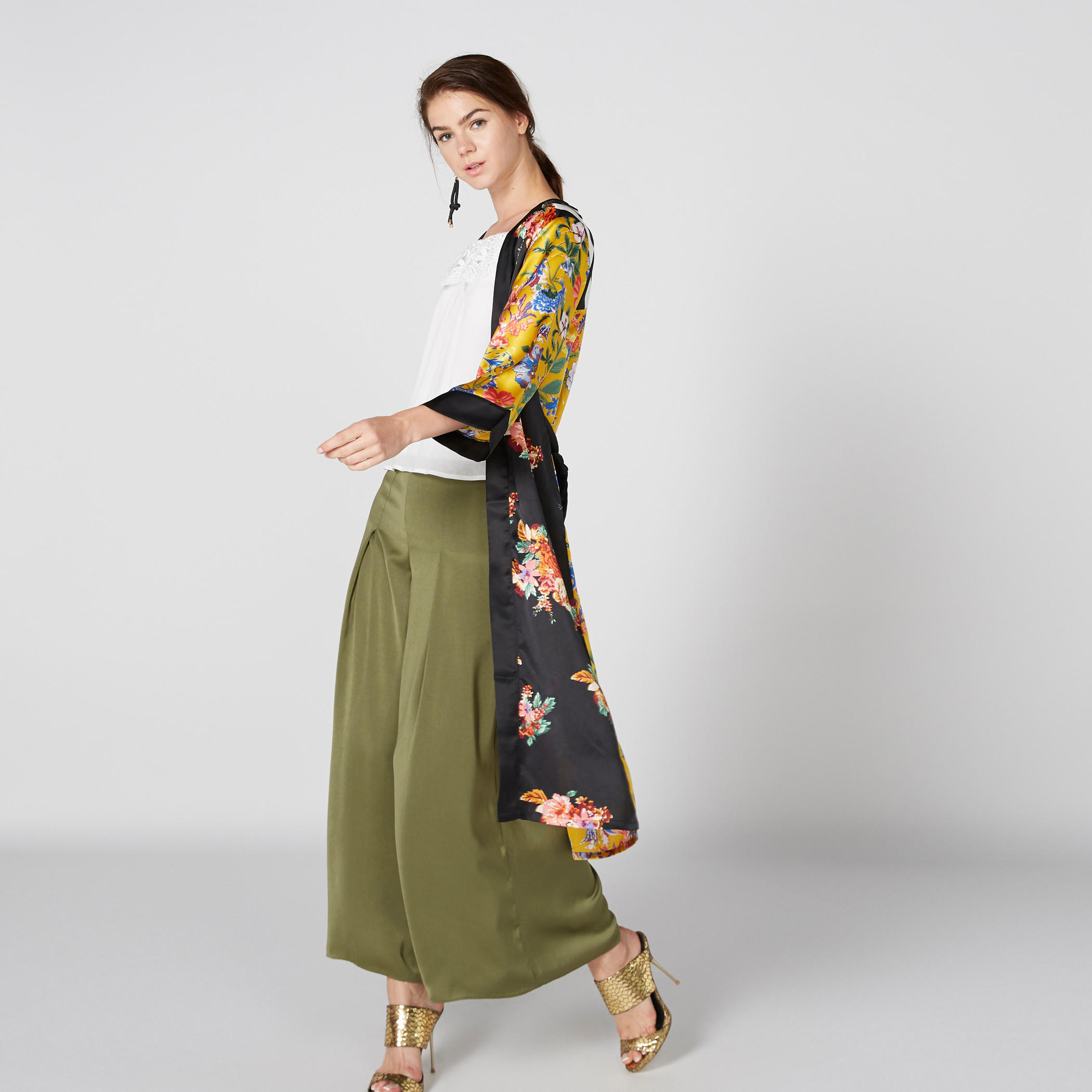 بلوزة بأكتاف مكشوفة وتفاصيل دانتيل-women-clothing-shirtsandblouses-blouses-image-4