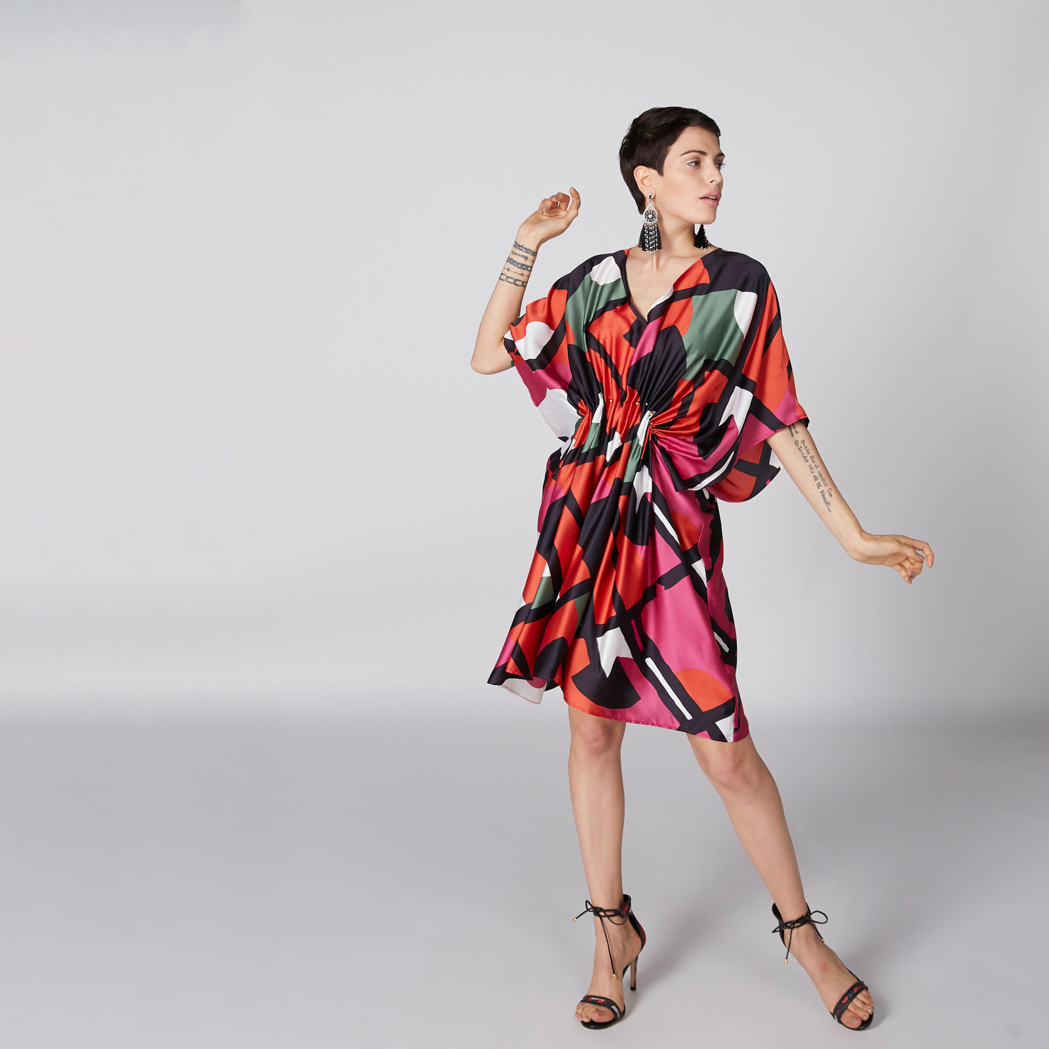 فستان متوسط الطول بياقة V وطبعات-women-clothing-dresses-image-1