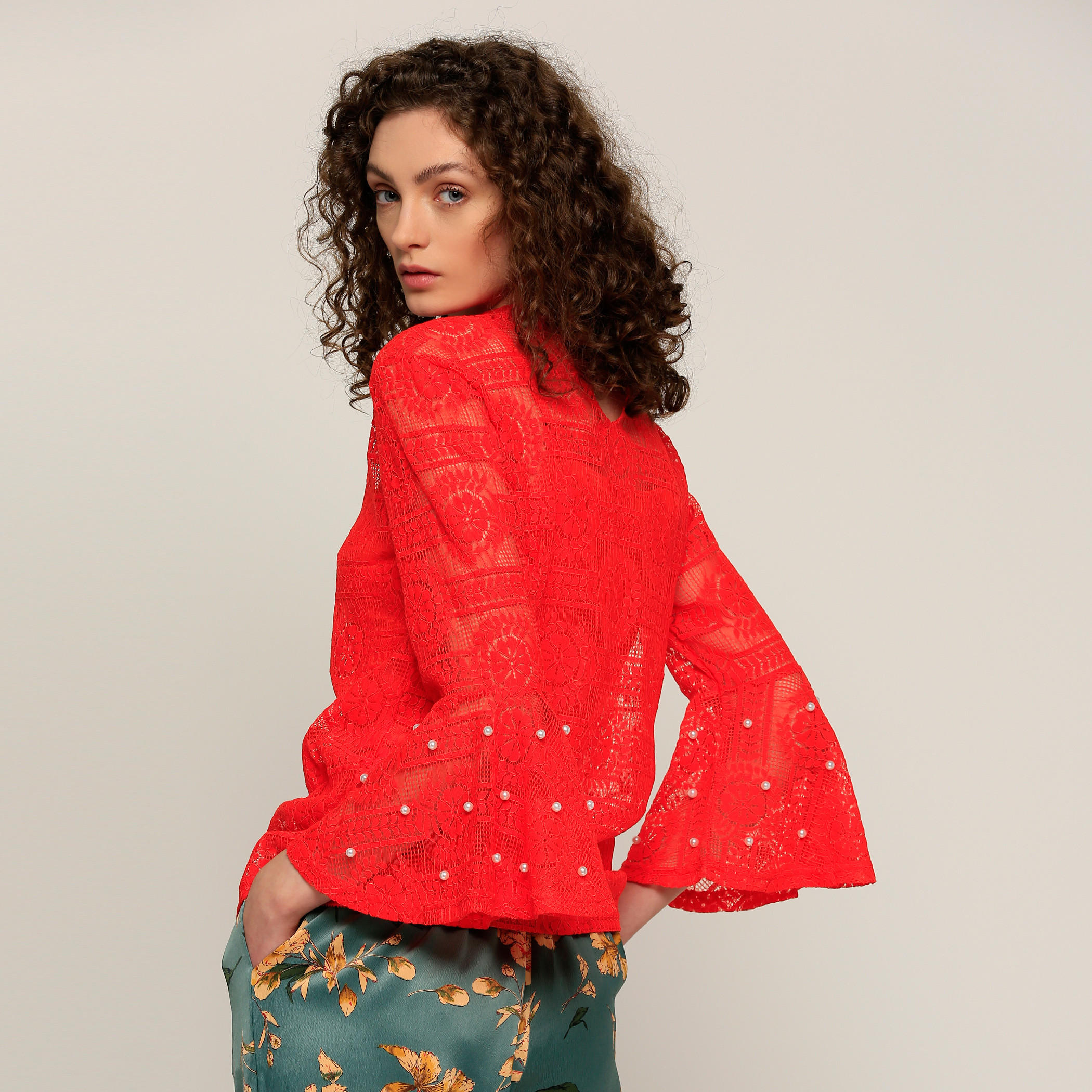 بلوزة بياقة مستديرة وأكمام عريضة-women-clothing-shirtsandblouses-blouses-image-4