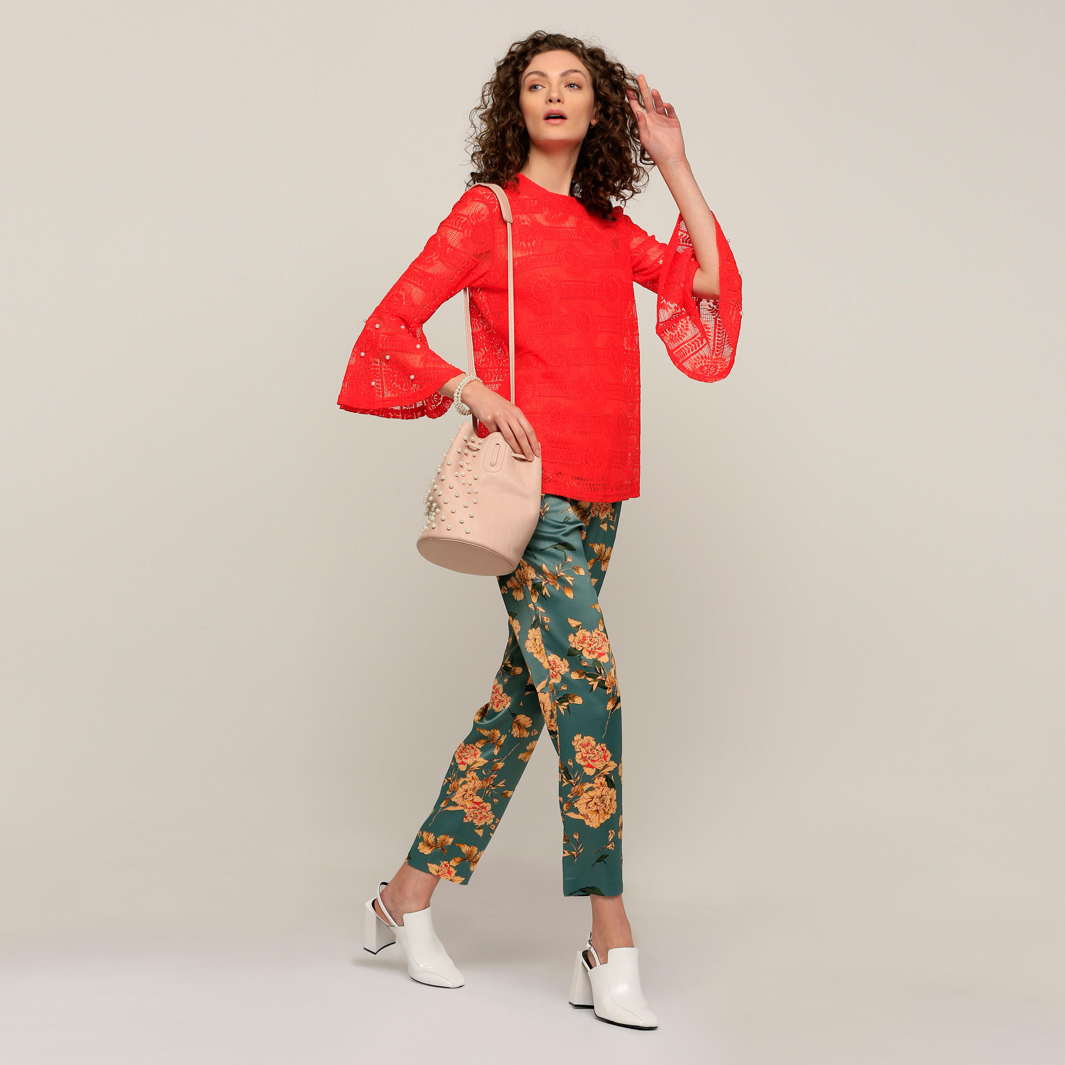 بلوزة بياقة مستديرة وأكمام عريضة-women-clothing-shirtsandblouses-blouses-image-1