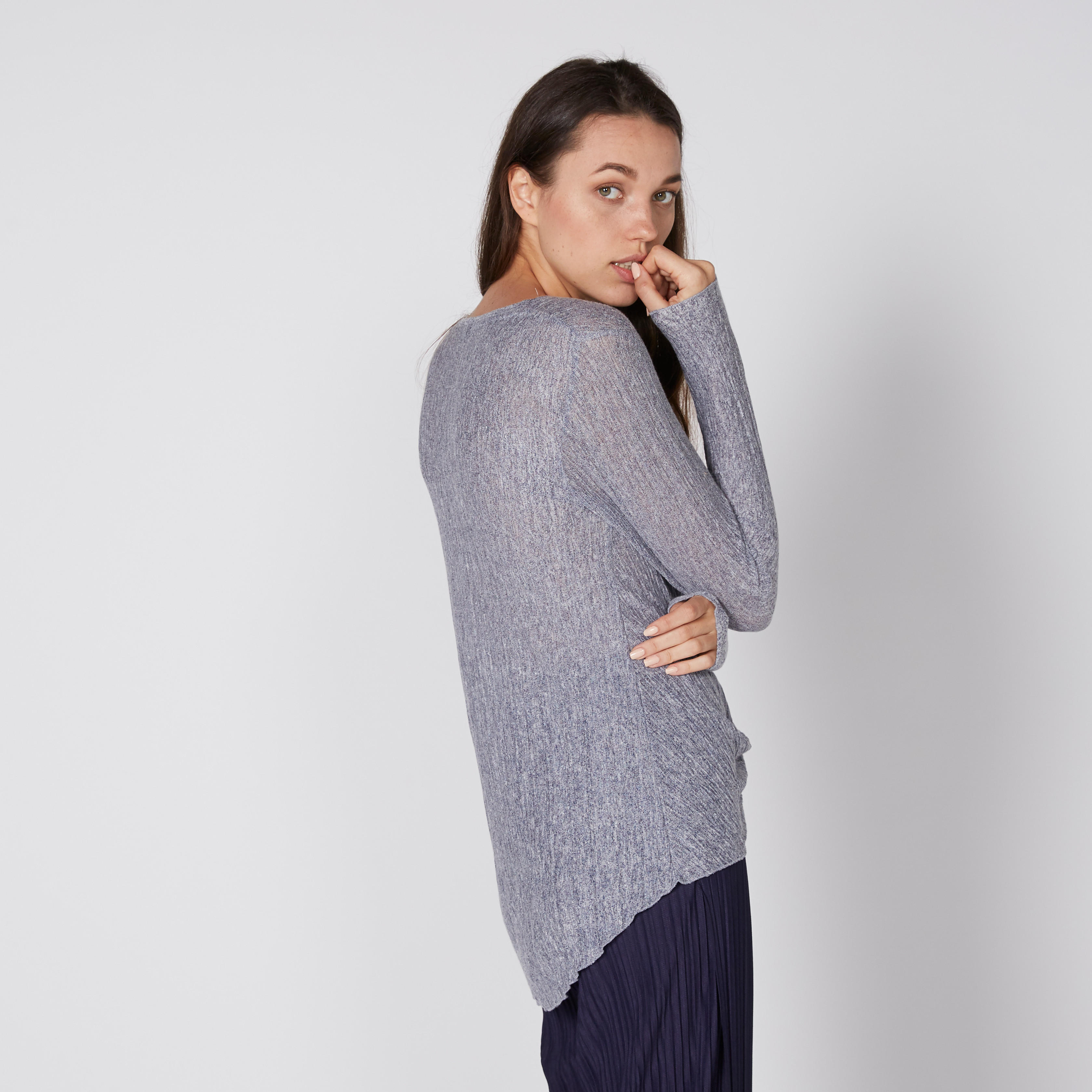 بلوزة بياقة مستديرة وأكمام طويلة وتفاصيل معقودة-women-clothing-shirtsandblouses-blouses-image-4