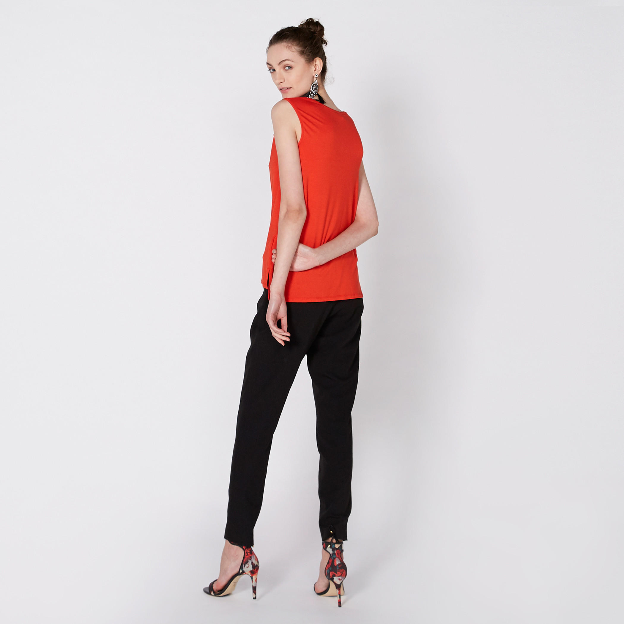 بلوزة دون أكمام بياقة مستديرة وتفاصيل من الدانتيل-women-clothing-shirtsandblouses-blouses-image-4