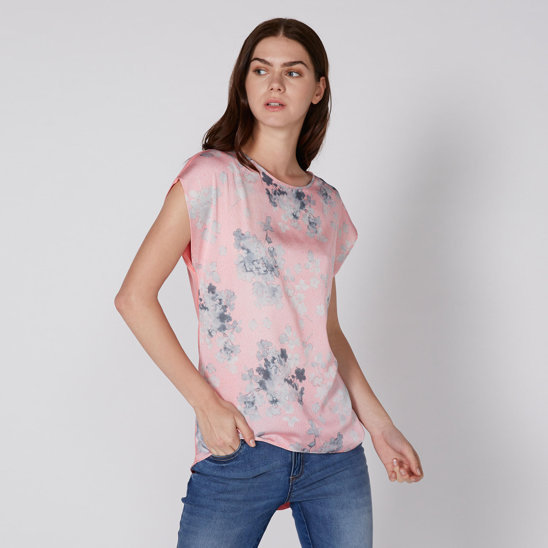 تيشيرت بياقة مستديرة وأكمام ممتدة وطبعات-women-clothing-shirtsandblouses-blouses-image-4