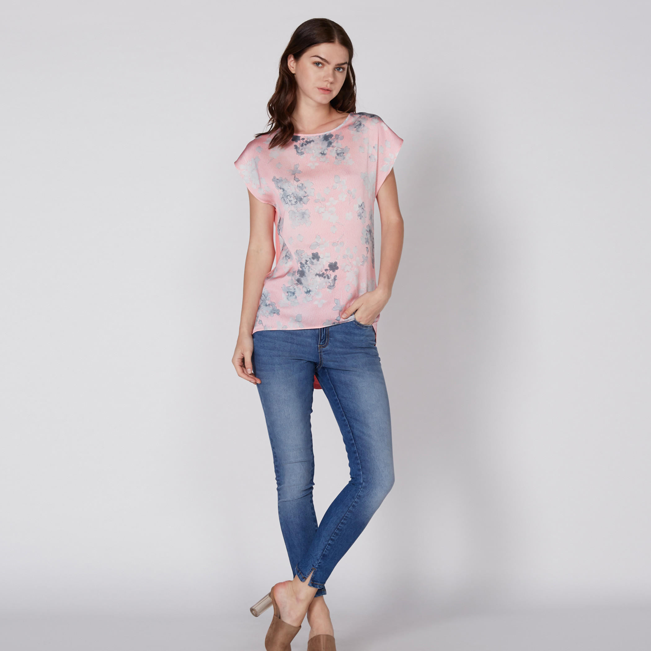 تيشيرت بياقة مستديرة وأكمام ممتدة وطبعات-women-clothing-shirtsandblouses-blouses-image-3