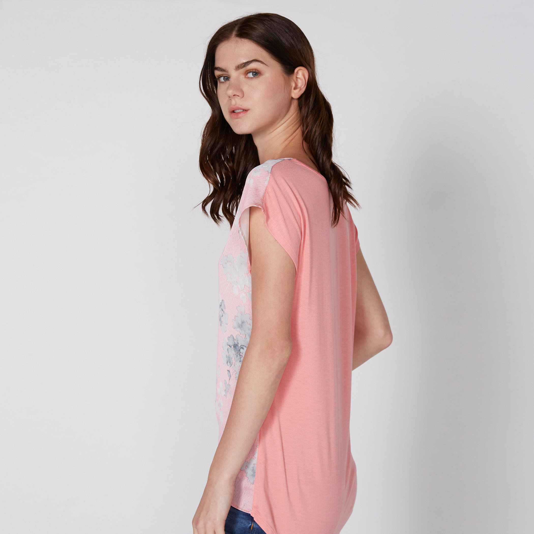 تيشيرت بياقة مستديرة وأكمام ممتدة وطبعات-women-clothing-shirtsandblouses-blouses-image-1