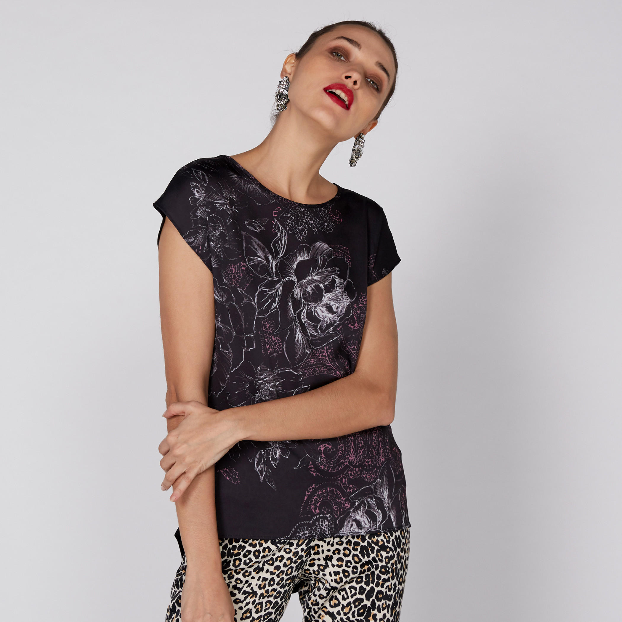 Printed Top with Round Neck and Extended Sleeves-women-clothing-shirtsandblouses-blouses-image-1