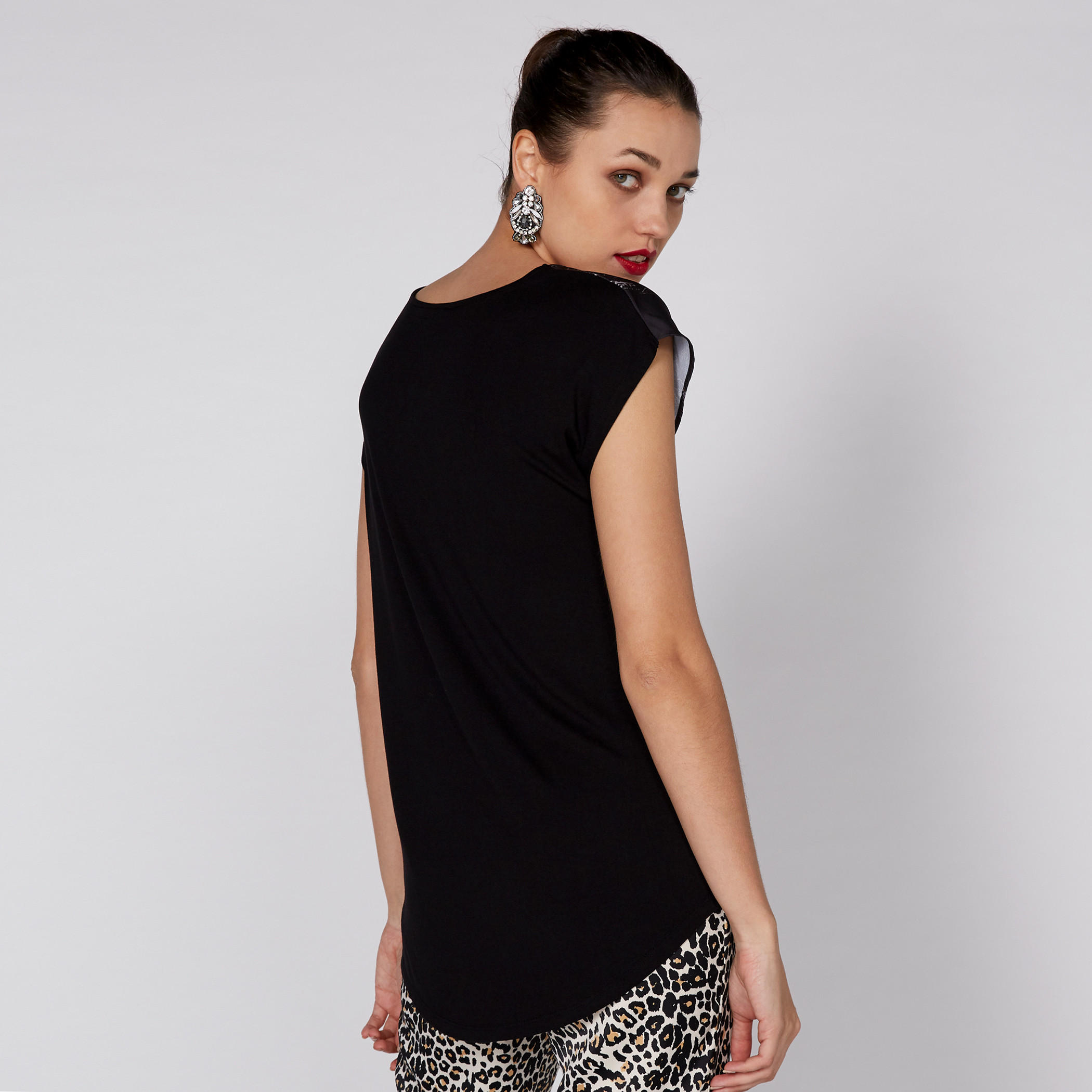 Printed Top with Round Neck and Extended Sleeves-women-clothing-shirtsandblouses-blouses-image-4