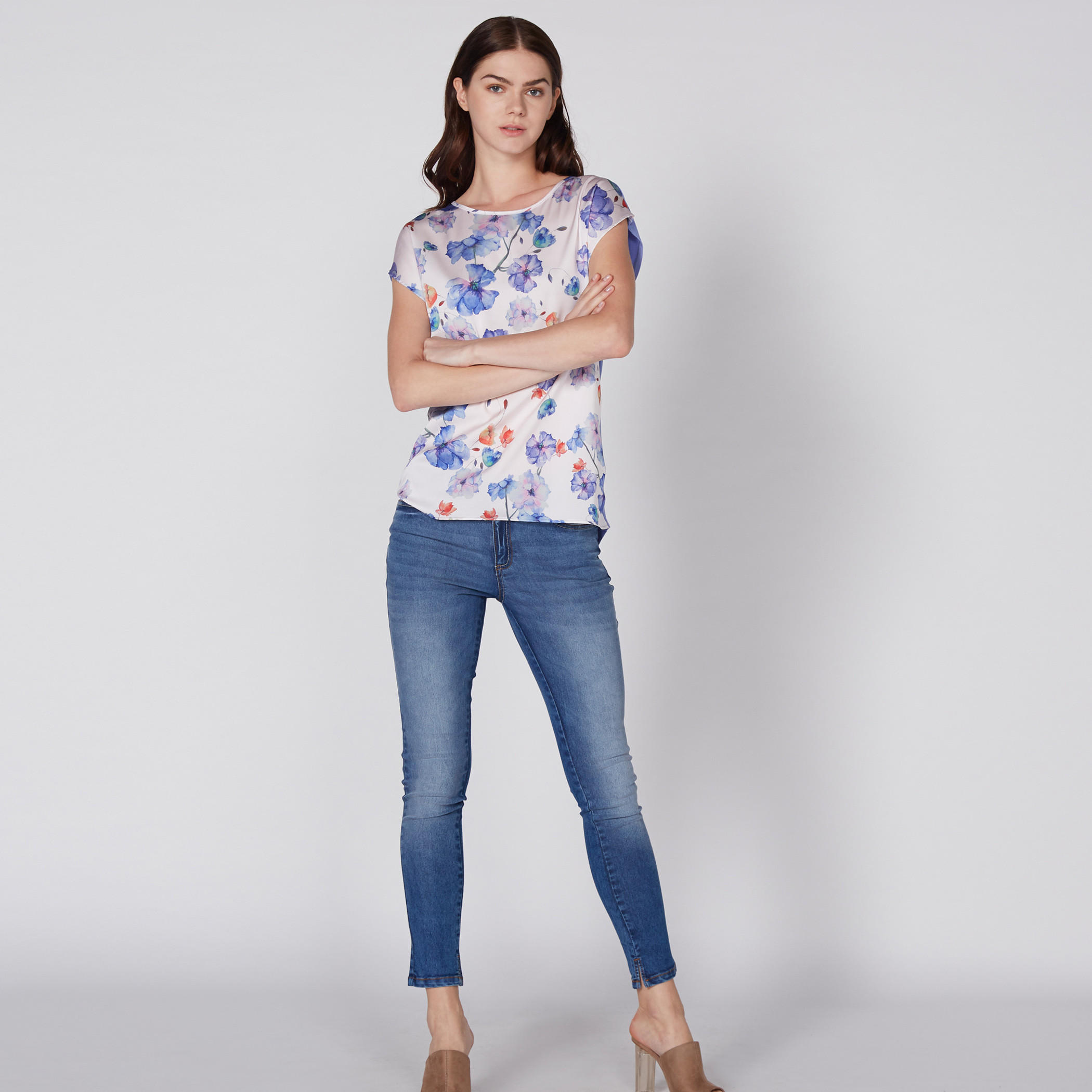 تيشيرت بياقة مستديرة وأكمام ممتدة وطبعات-women-clothing-shirtsandblouses-blouses-image-3