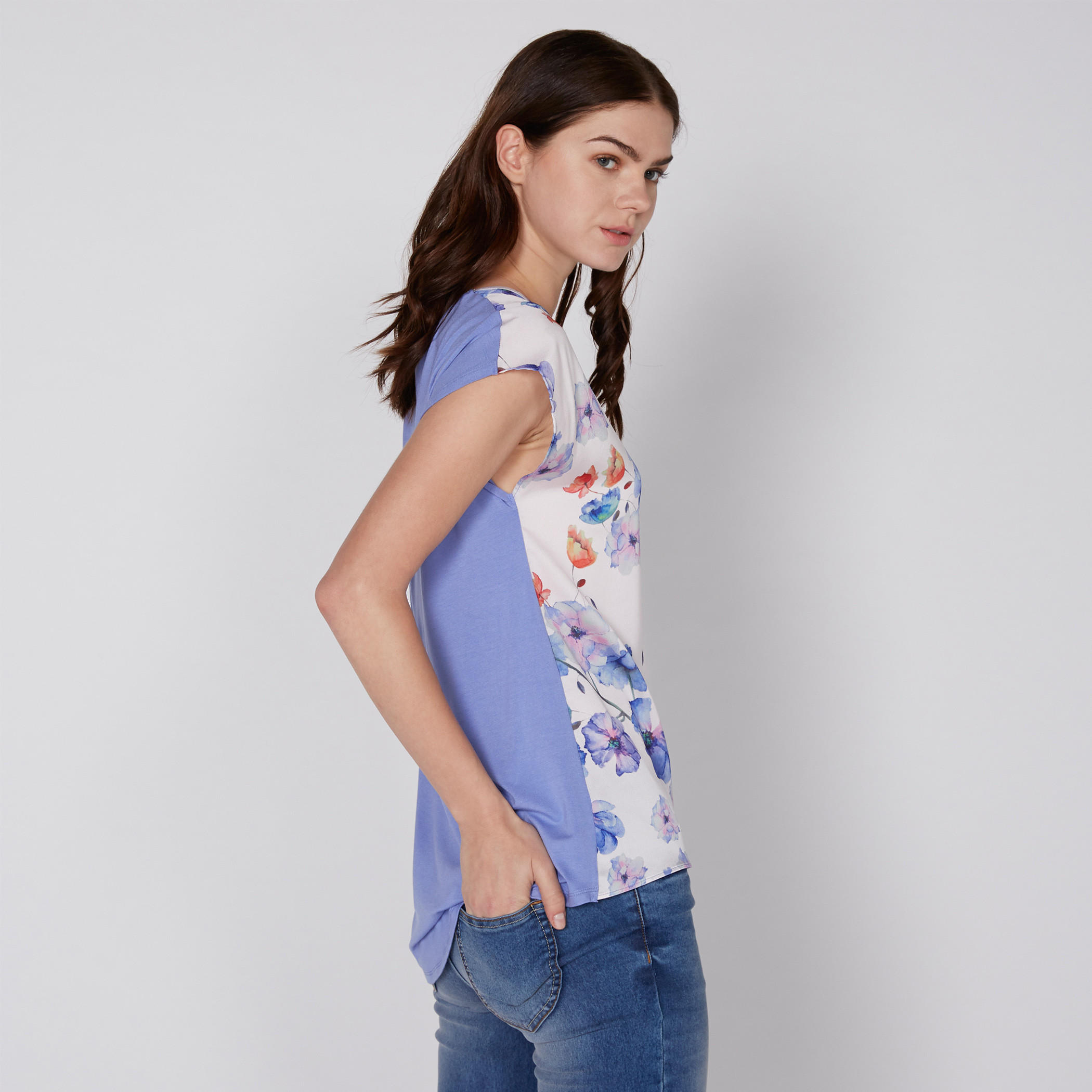 تيشيرت بياقة مستديرة وأكمام ممتدة وطبعات-women-clothing-shirtsandblouses-blouses-image-2