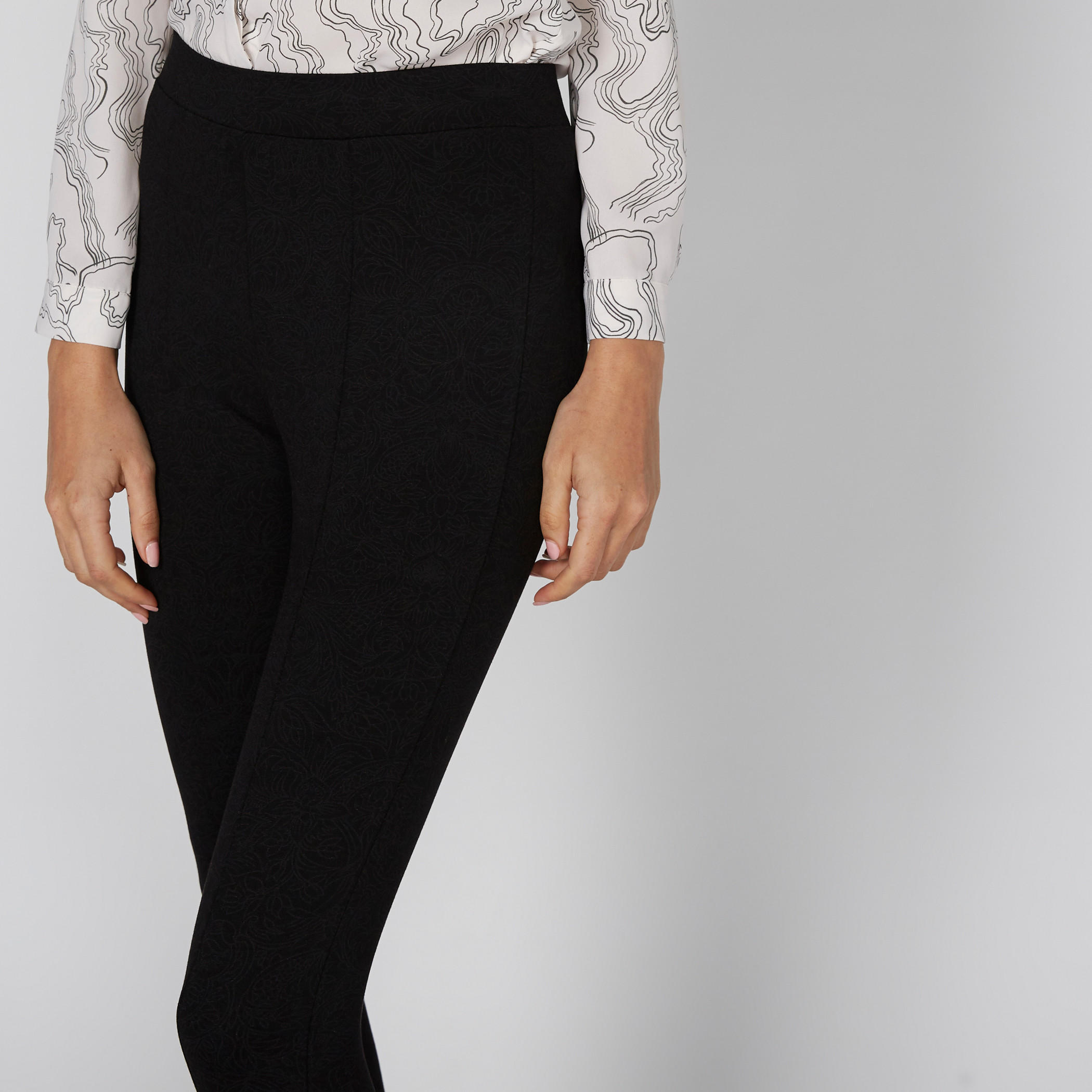 بنطال ليقنز قصير بخصر متوسط الارتفاع-women-clothing-bottoms-leggings-image-4