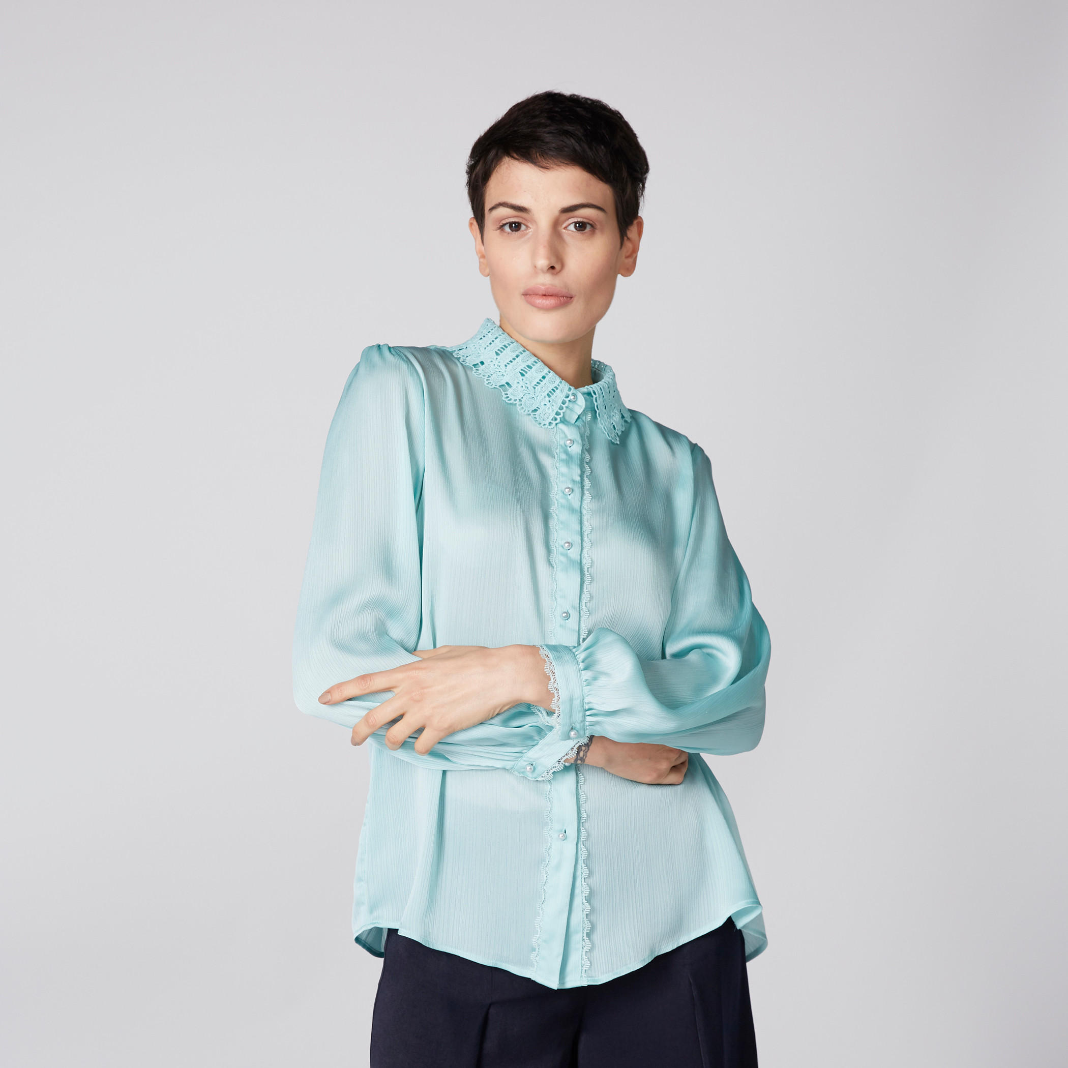 قميص بأكمام طويلة وأزرار وتفاصيل دانتيل-women-clothing-shirtsandblouses-shirts-image-1