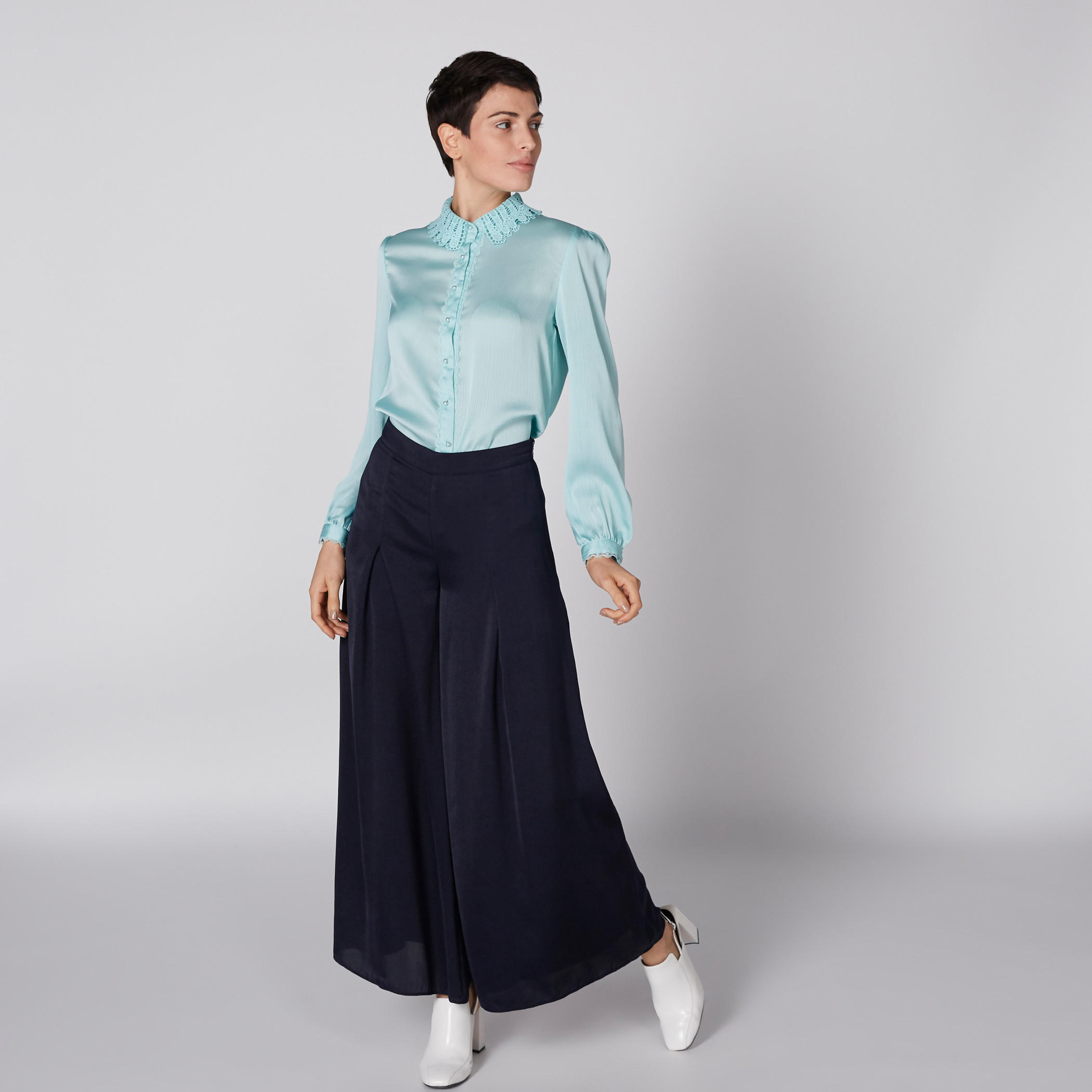 قميص بأكمام طويلة وأزرار وتفاصيل دانتيل-women-clothing-shirtsandblouses-shirts-image-2