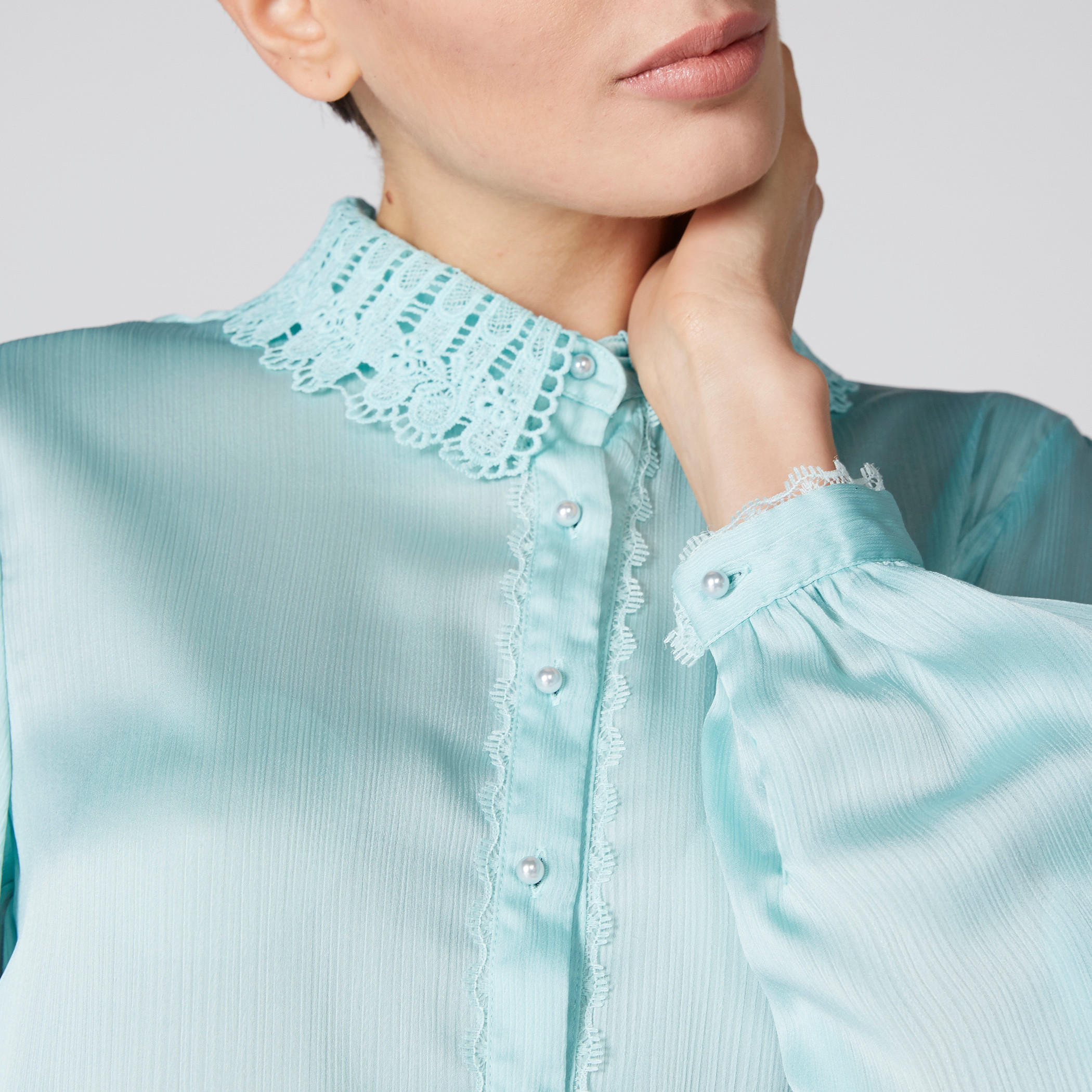 قميص بأكمام طويلة وأزرار وتفاصيل دانتيل-women-clothing-shirtsandblouses-shirts-image-3