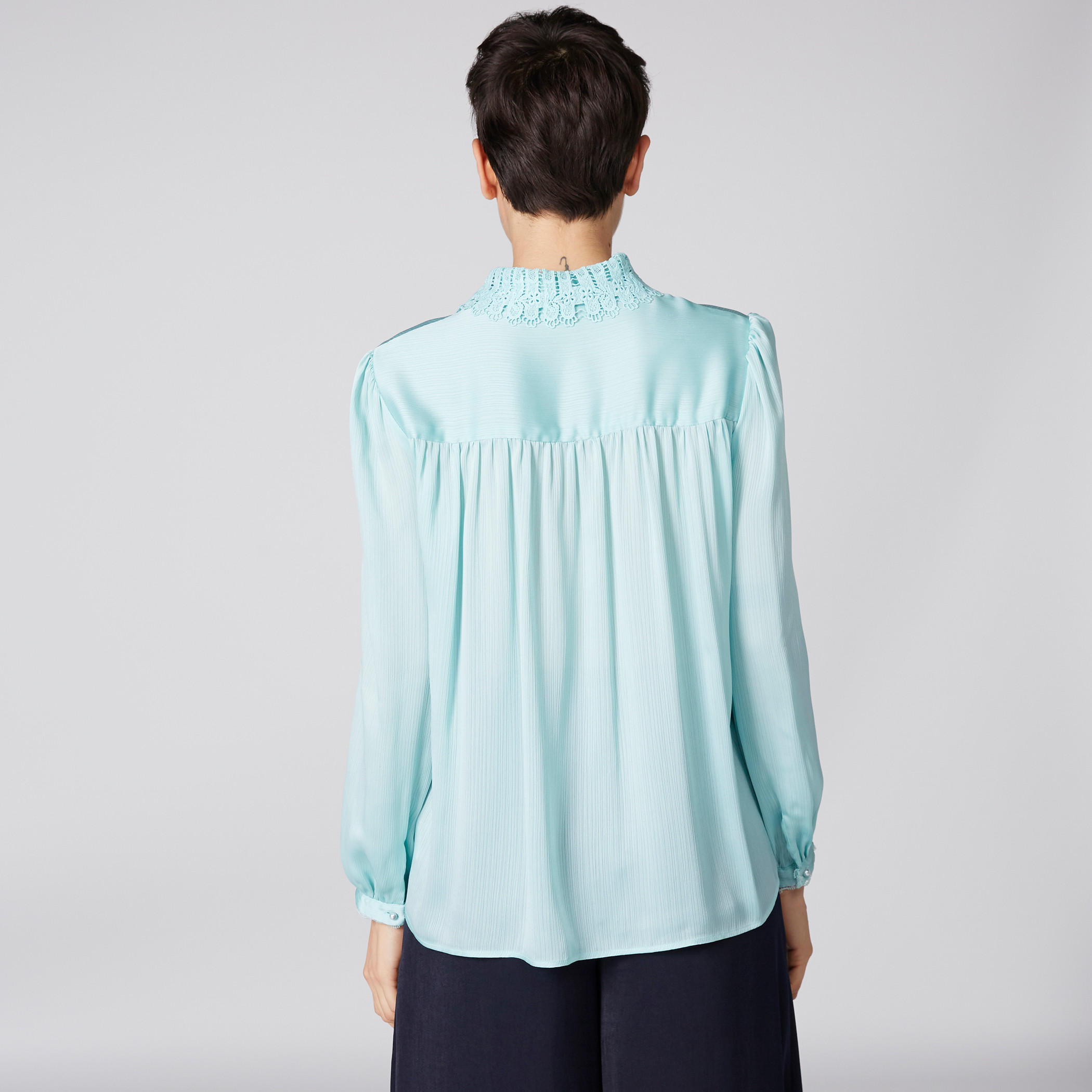 قميص بأكمام طويلة وأزرار وتفاصيل دانتيل-women-clothing-shirtsandblouses-shirts-image-4