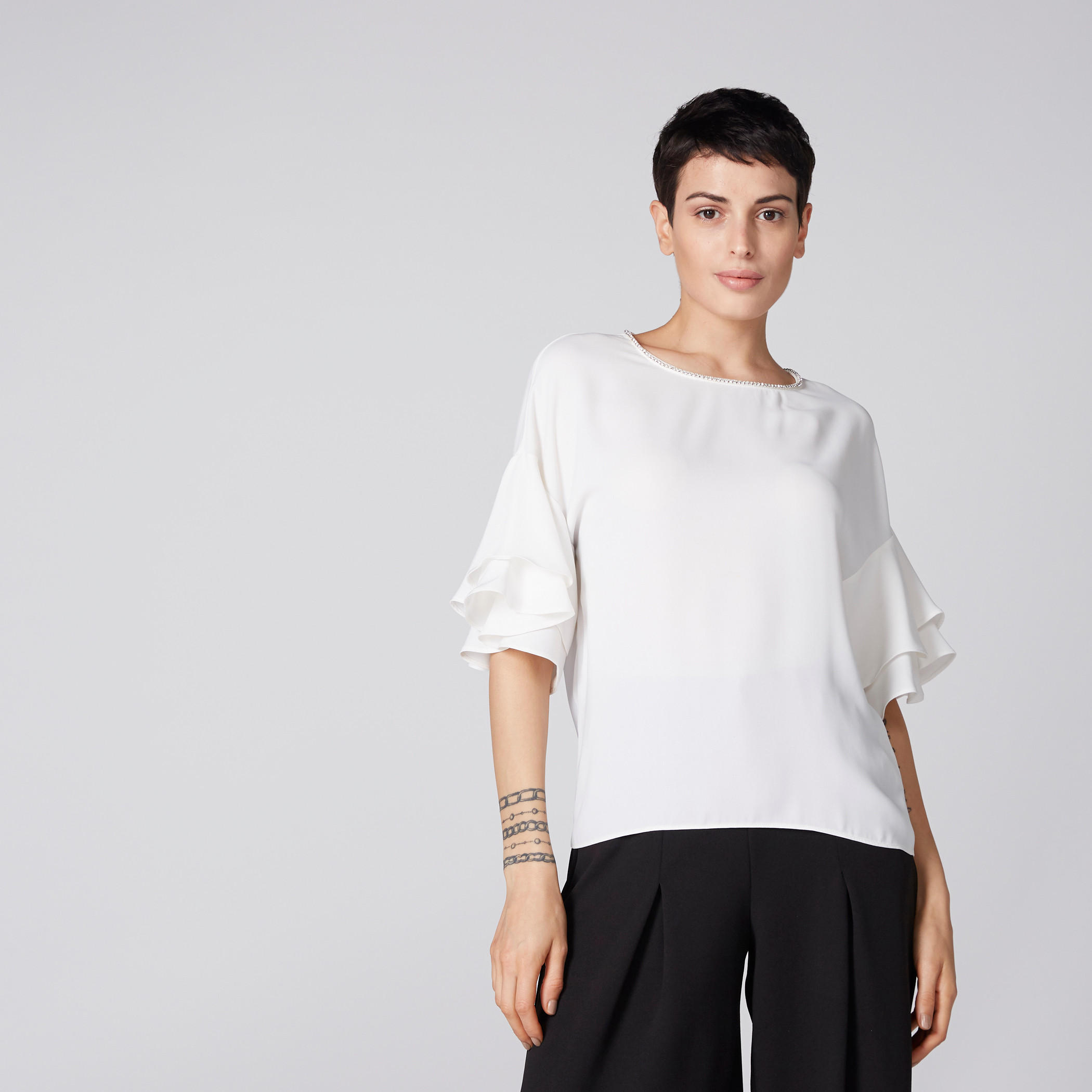 بلوزة مزيّنة بياقة مستديرة وأكمام واسعة ومشبك إغلاق ناعم-women-clothing-shirtsandblouses-blouses-image-1