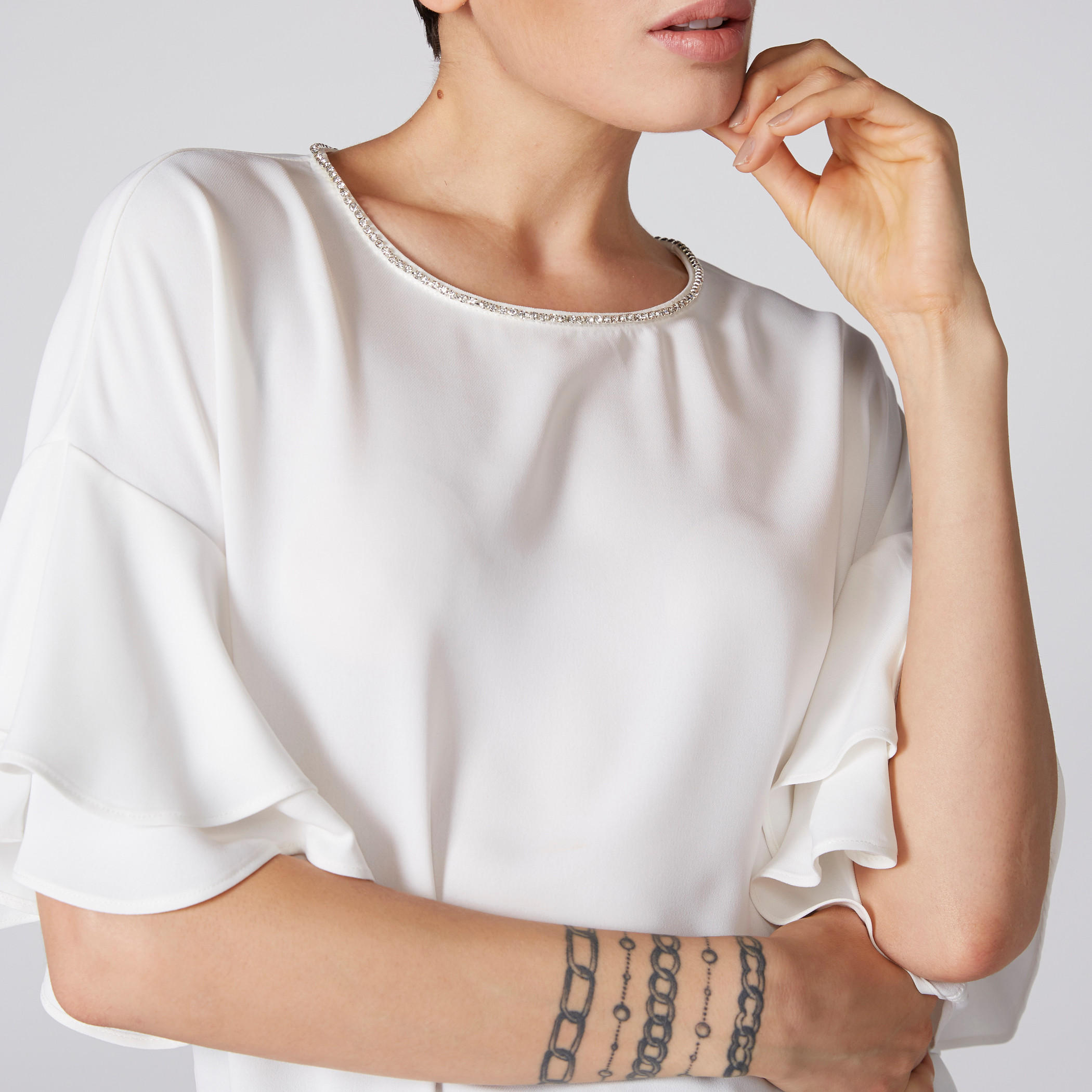 بلوزة مزيّنة بياقة مستديرة وأكمام واسعة ومشبك إغلاق ناعم-women-clothing-shirtsandblouses-blouses-image-2