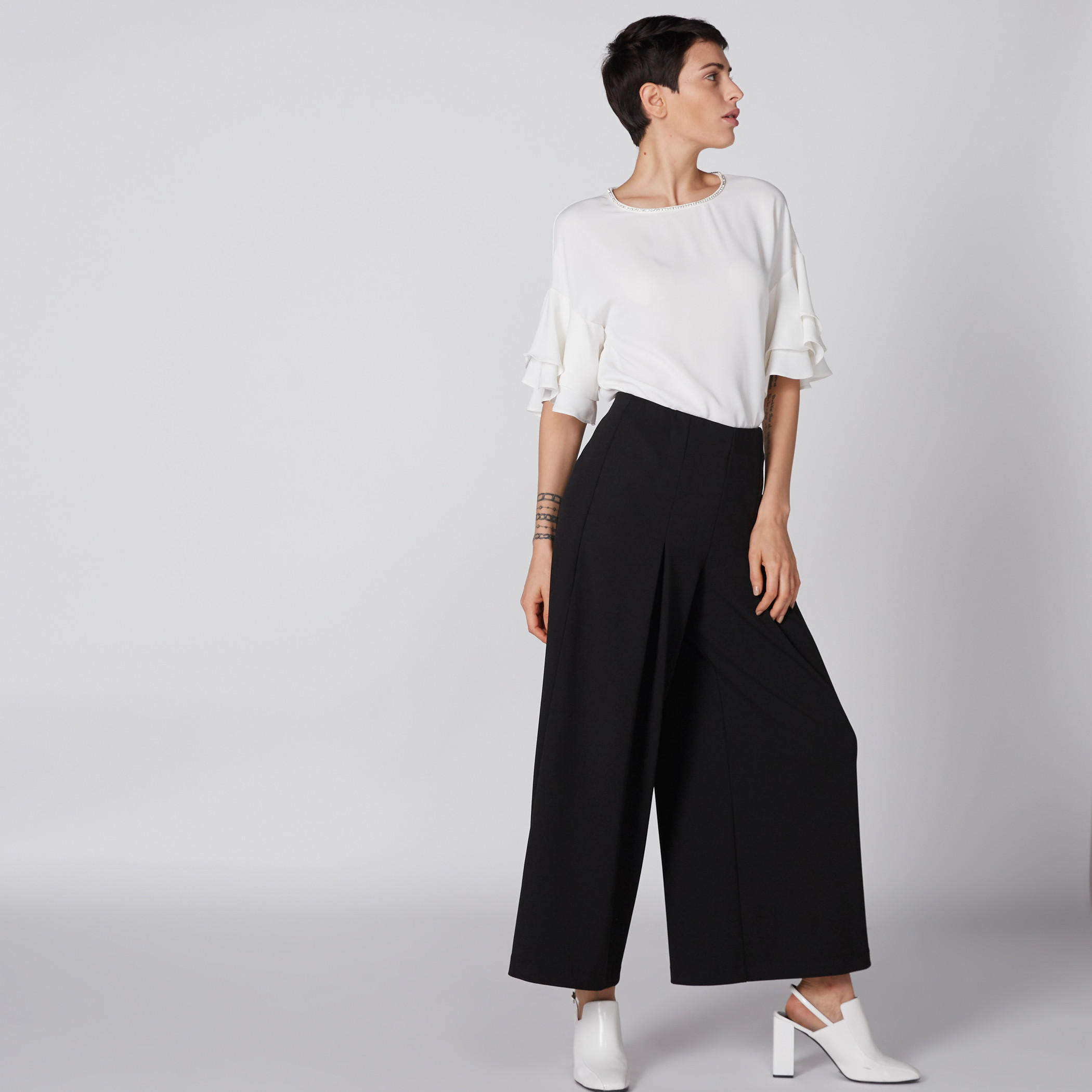 بلوزة مزيّنة بياقة مستديرة وأكمام واسعة ومشبك إغلاق ناعم-women-clothing-shirtsandblouses-blouses-image-4