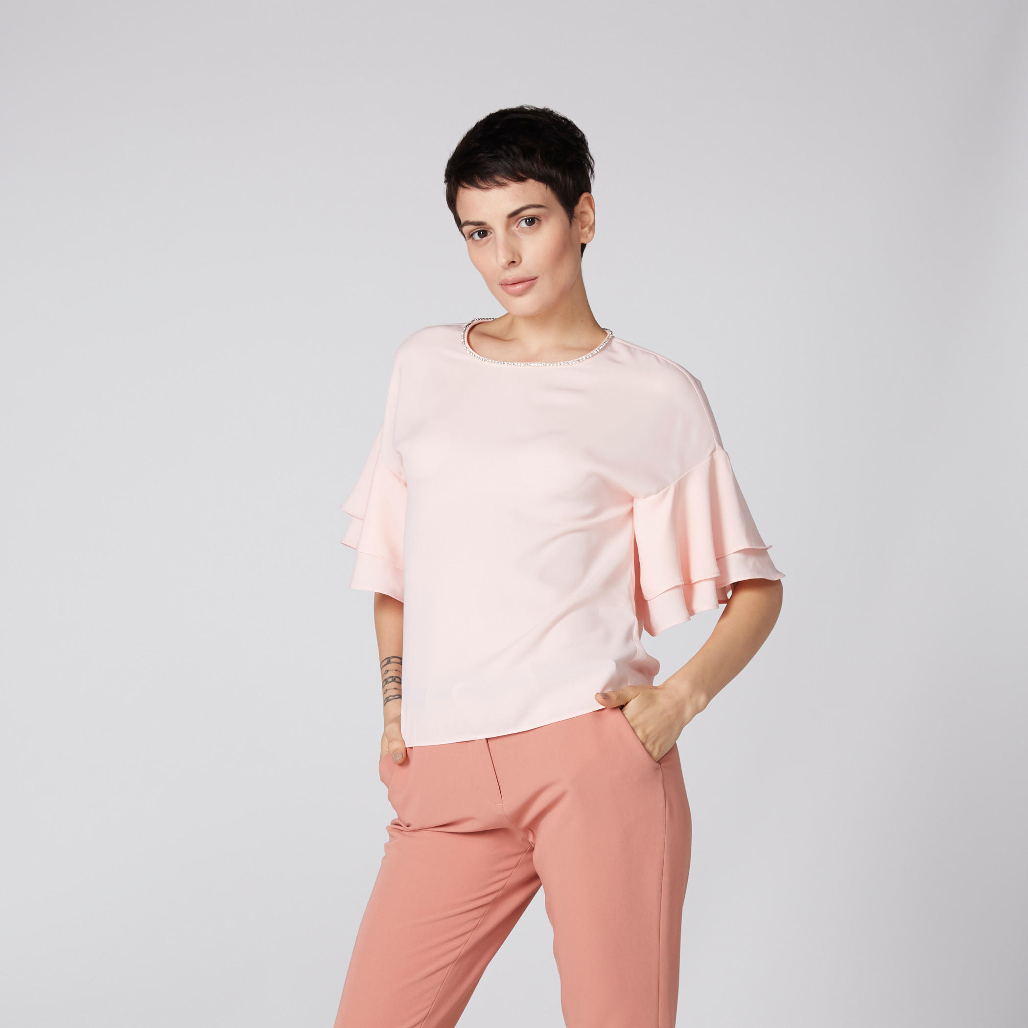 بلوزة مرصّعة بأكمام كشكش ومشبك إغلاق-women-clothing-shirtsandblouses-blouses-image-2