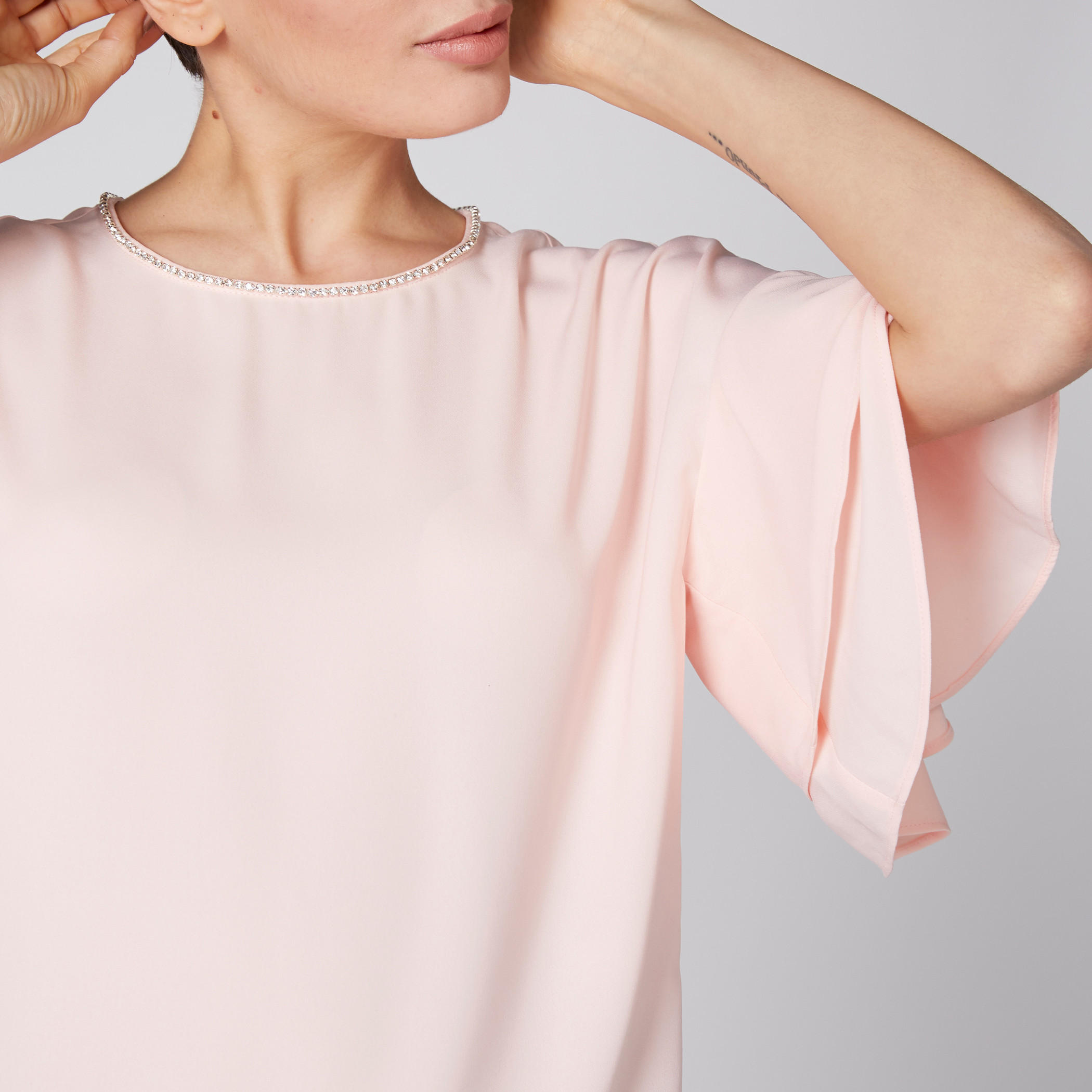 بلوزة مرصّعة بأكمام كشكش ومشبك إغلاق-women-clothing-shirtsandblouses-blouses-image-3
