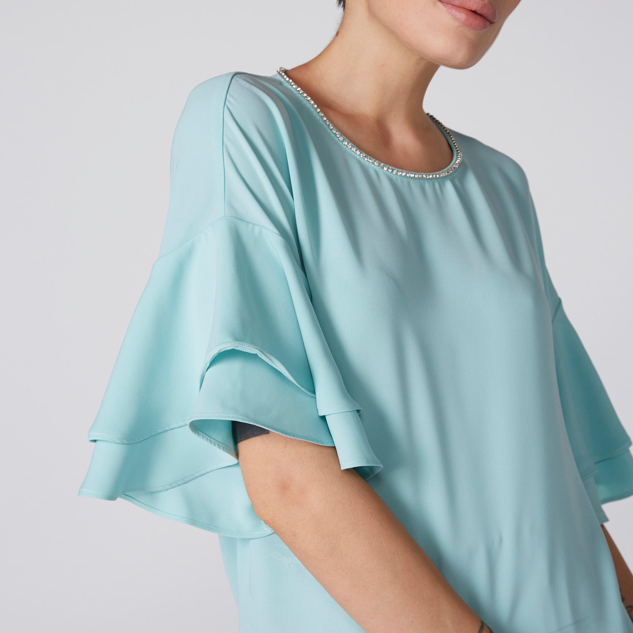 بلوزة مزيّنة بياقة مستديرة وأكمام واسعة ومشبك إغلاق ناعم-women-clothing-shirtsandblouses-blouses-image-2