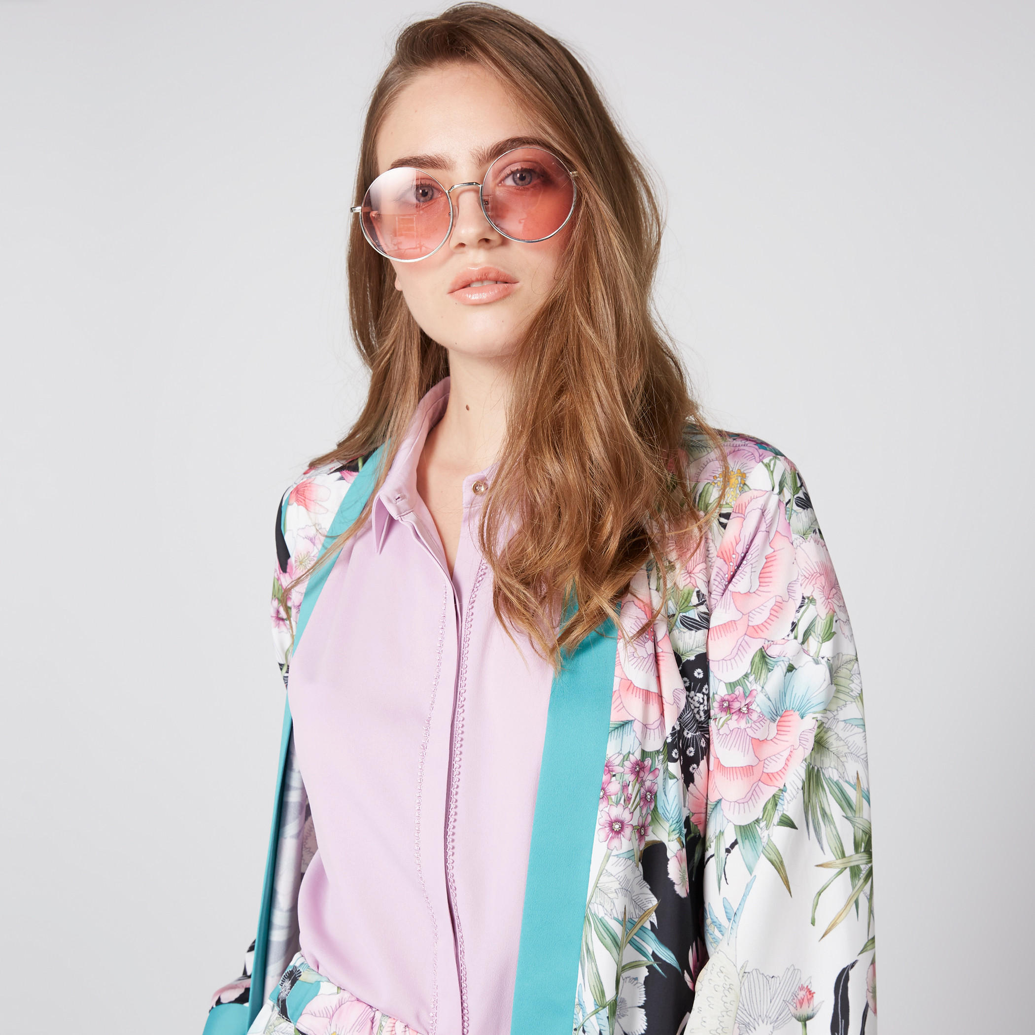 قميص بتفاصيل دانتيل وأزرار غير مرئية-women-clothing-shirtsandblouses-shirts-image-2