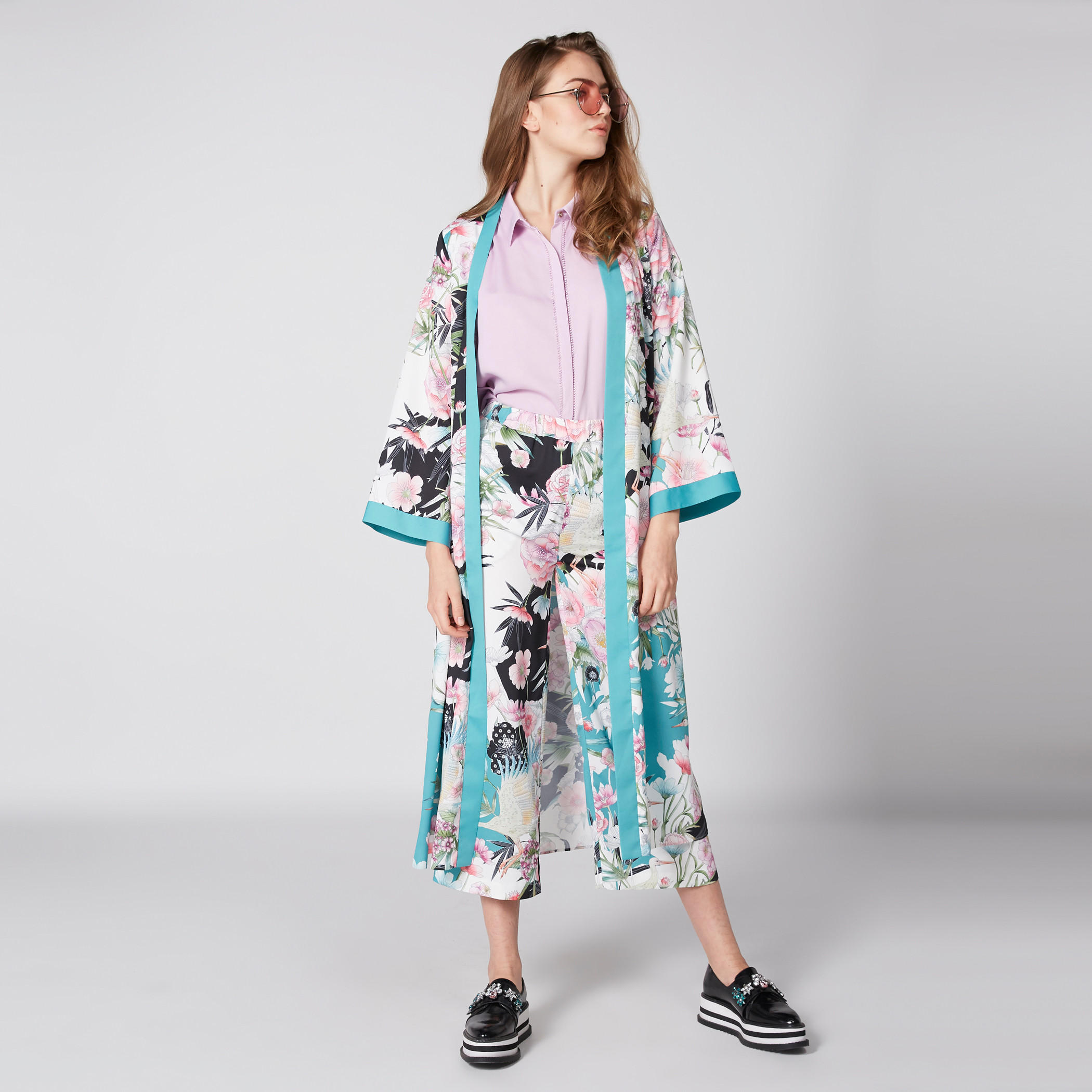 قميص بتفاصيل دانتيل وأزرار غير مرئية-women-clothing-shirtsandblouses-shirts-image-4