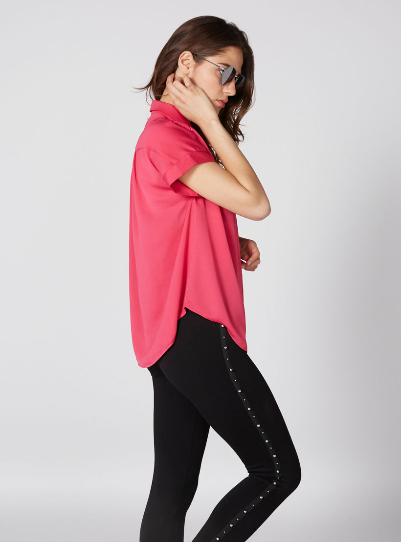 قميص بأكمام قصيرة وأزرار مزيّن بكرات بوم بوم-women-clothing-shirtsandblouses-shirts-image-4